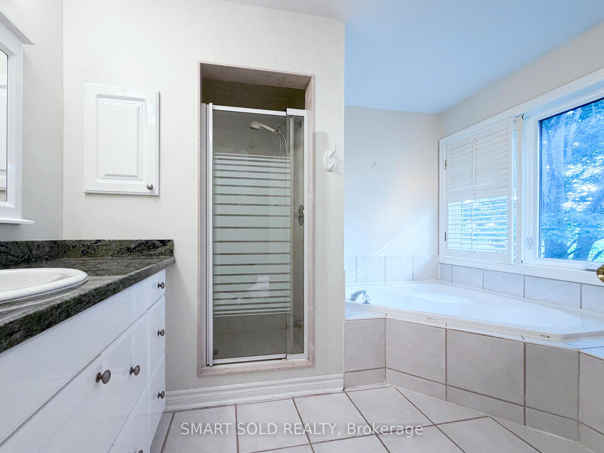 Photo 12 of 704 Foxcroft Boulevard, Newmarket, Stonehaven-Wyndham — HOMEH
