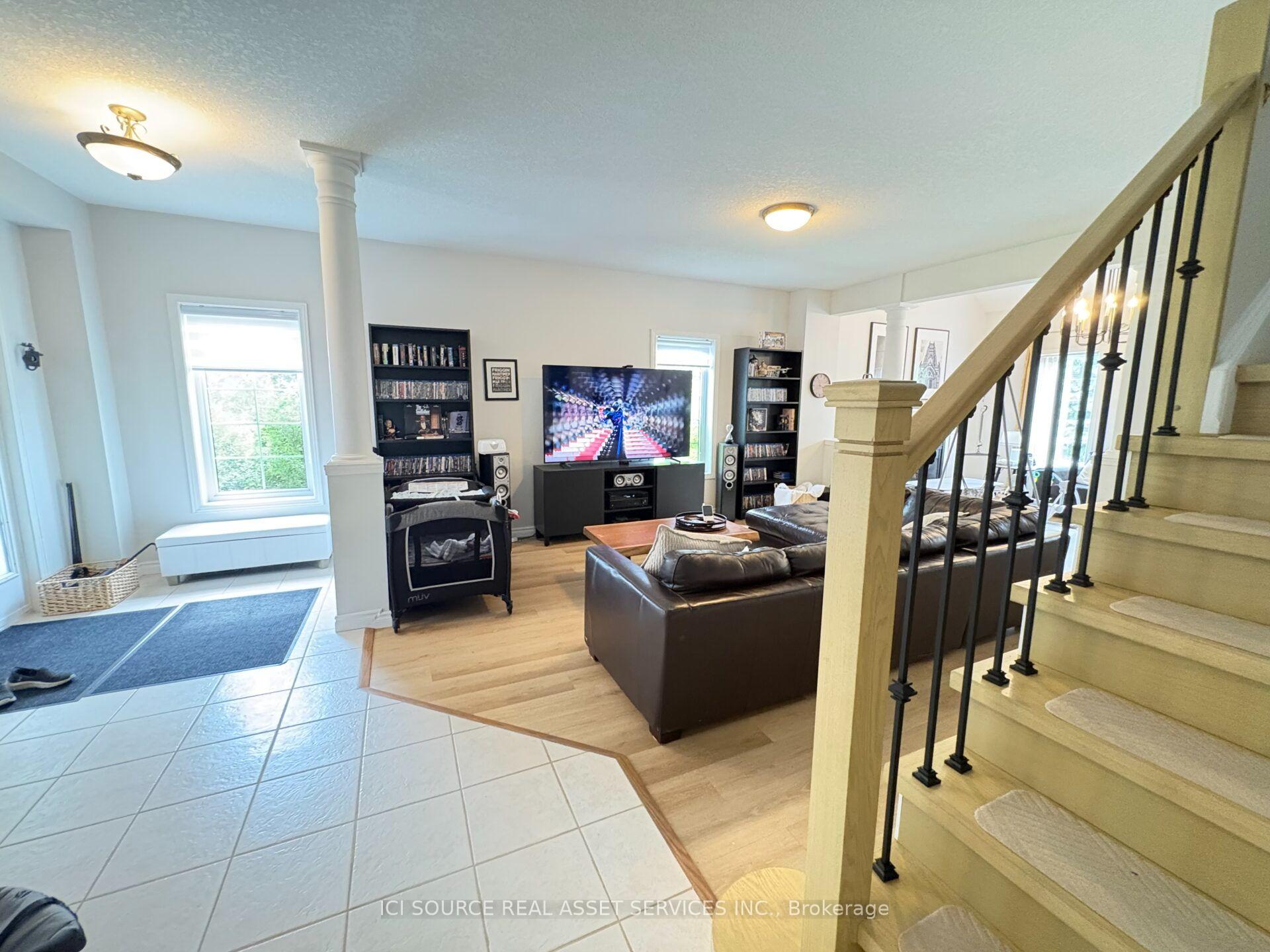 Photo 5 of 2 Woodcrest Court, Kitchener, Doon South — HOMEH