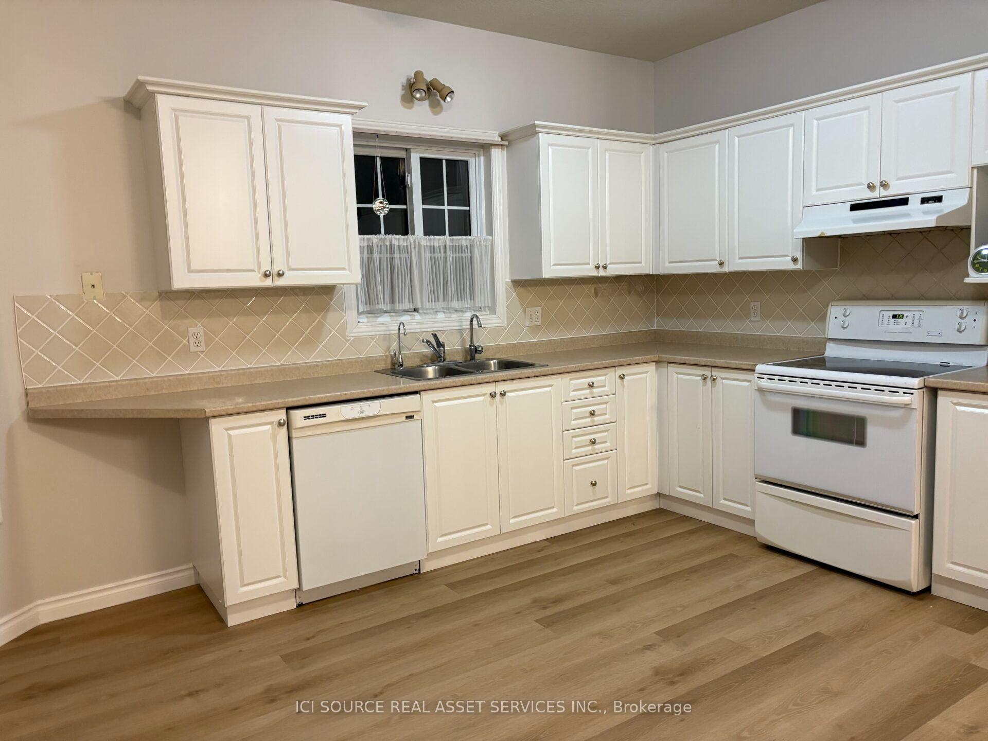 Photo 9 of 2 Woodcrest Court, Kitchener, Doon South — HOMEH