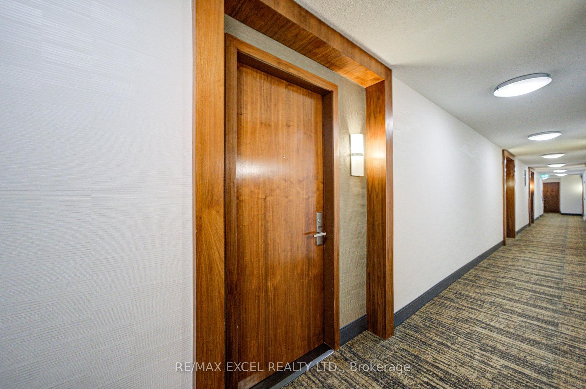 Photo 7 of Unit 202, 37 Galleria Parkway, Markham, Commerce Valley — HOMEH