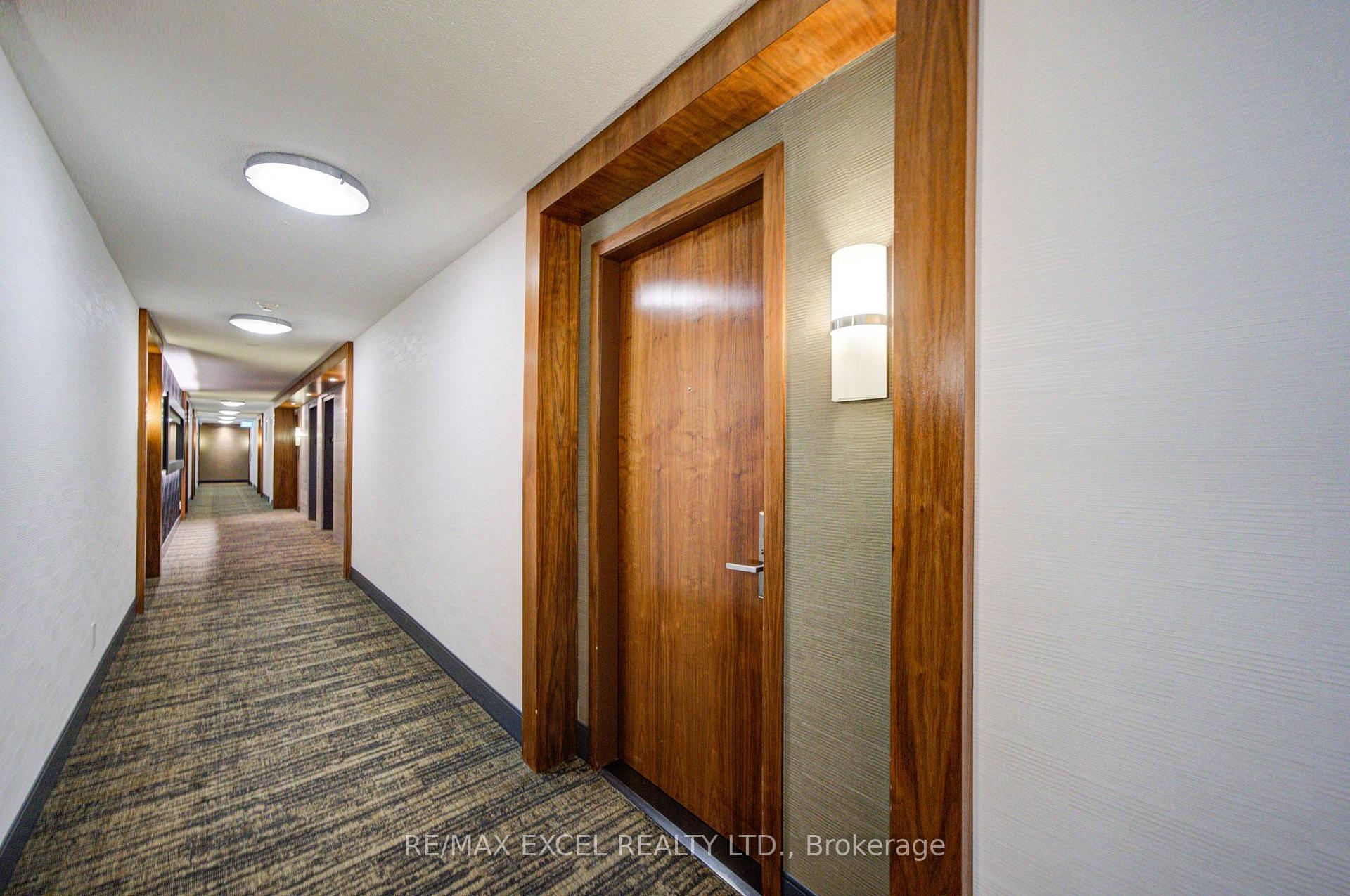 Photo 8 of Unit 202, 37 Galleria Parkway, Markham, Commerce Valley — HOMEH