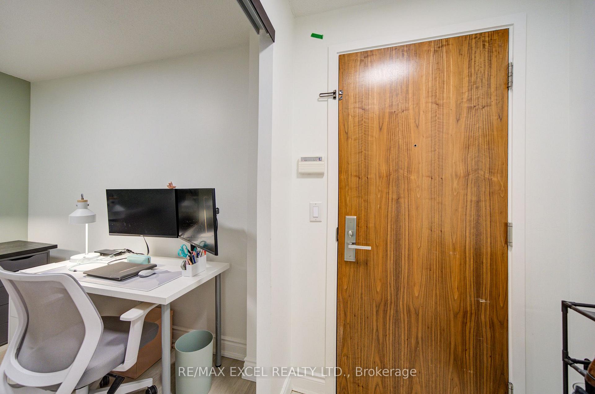 Photo 9 of Unit 202, 37 Galleria Parkway, Markham, Commerce Valley — HOMEH
