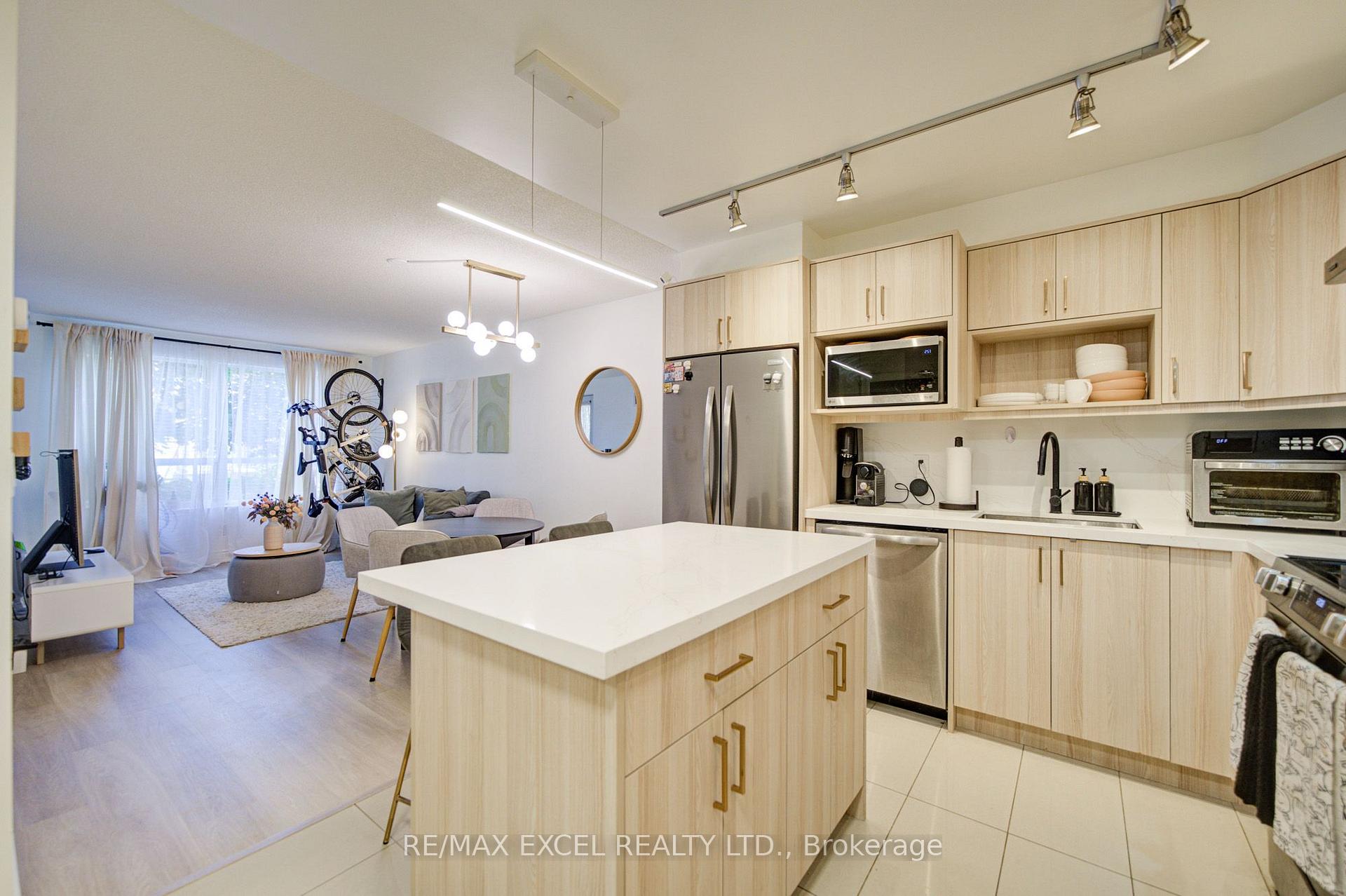 Photo 16 of Unit 202, 37 Galleria Parkway, Markham, Commerce Valley — HOMEH