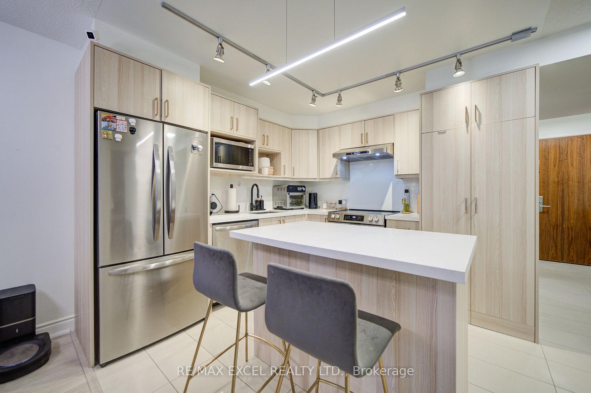 Photo 17 of Unit 202, 37 Galleria Parkway, Markham, Commerce Valley — HOMEH