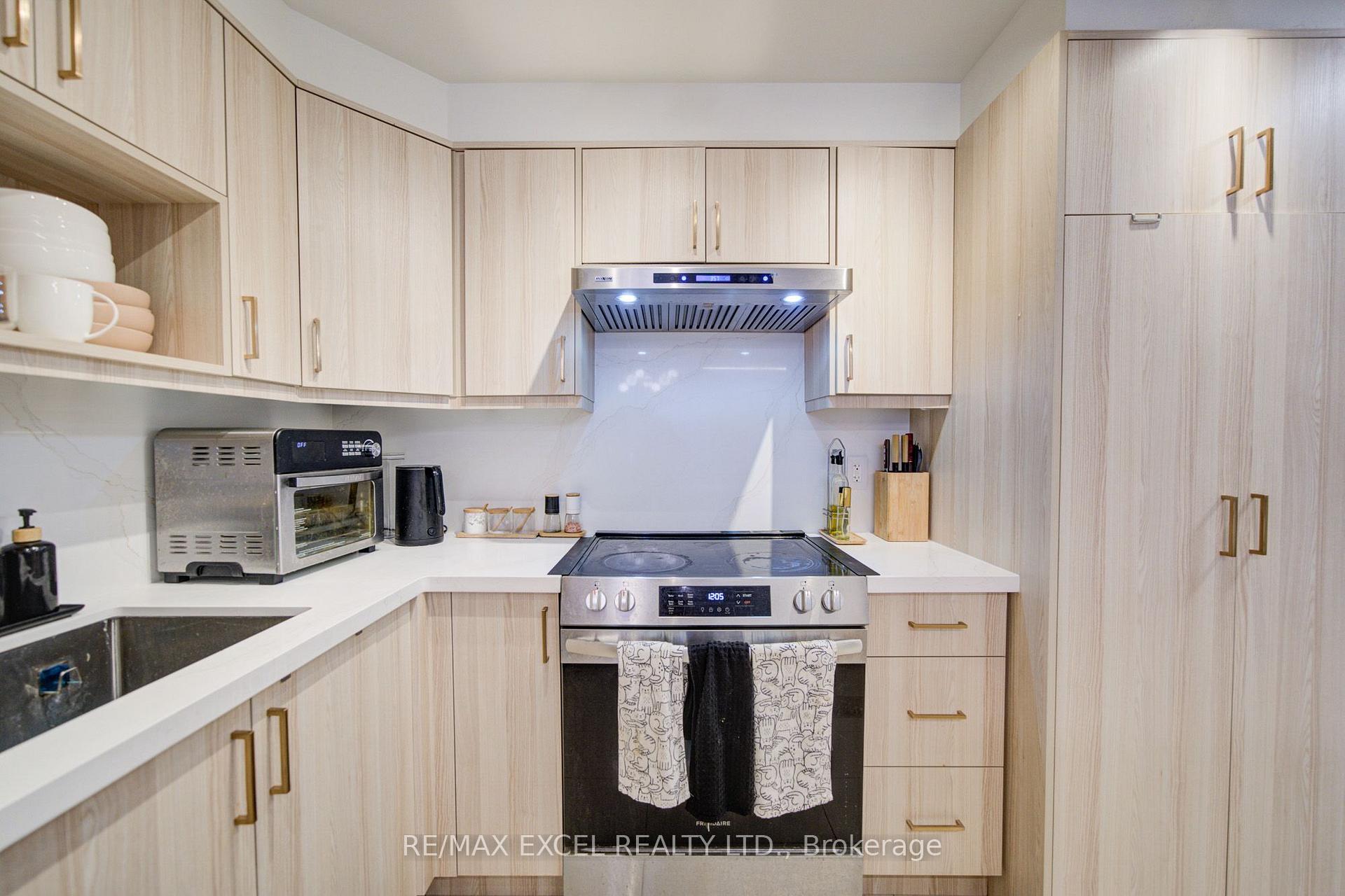 Photo 19 of Unit 202, 37 Galleria Parkway, Markham, Commerce Valley — HOMEH