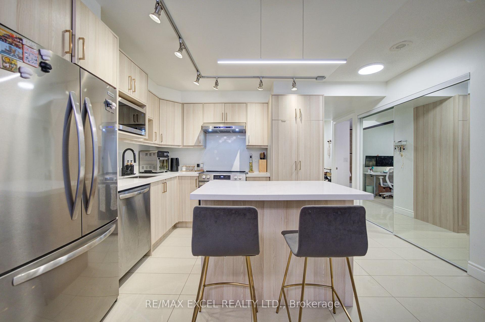 Photo 21 of Unit 202, 37 Galleria Parkway, Markham, Commerce Valley — HOMEH