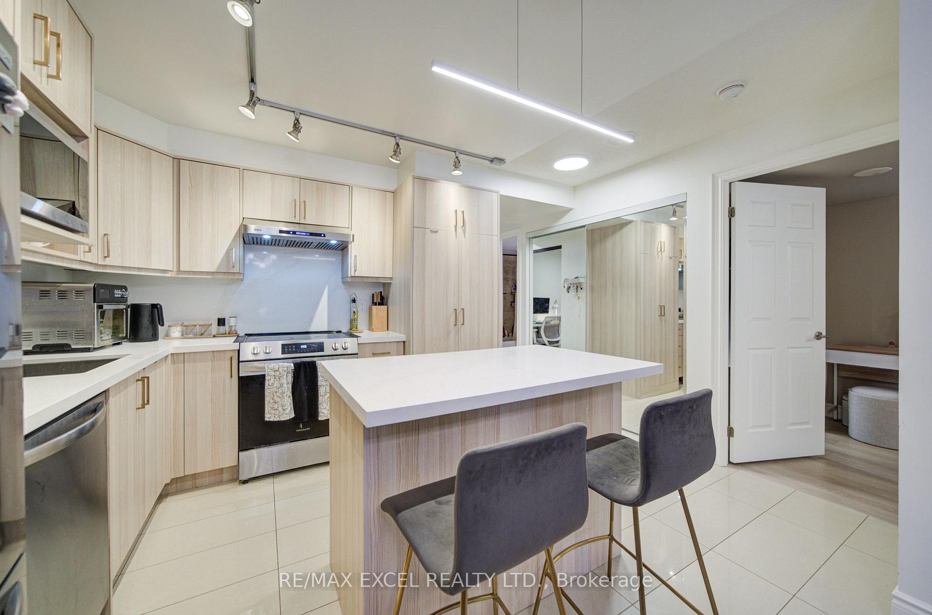 Photo 22 of Unit 202, 37 Galleria Parkway, Markham, Commerce Valley — HOMEH