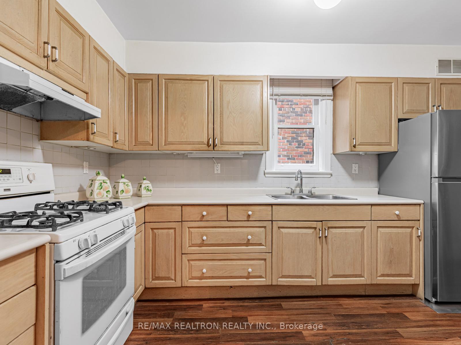 Photo 10 of 149 Eastbourne Avenue, Toronto, Yonge-Eglinton — HOMEH