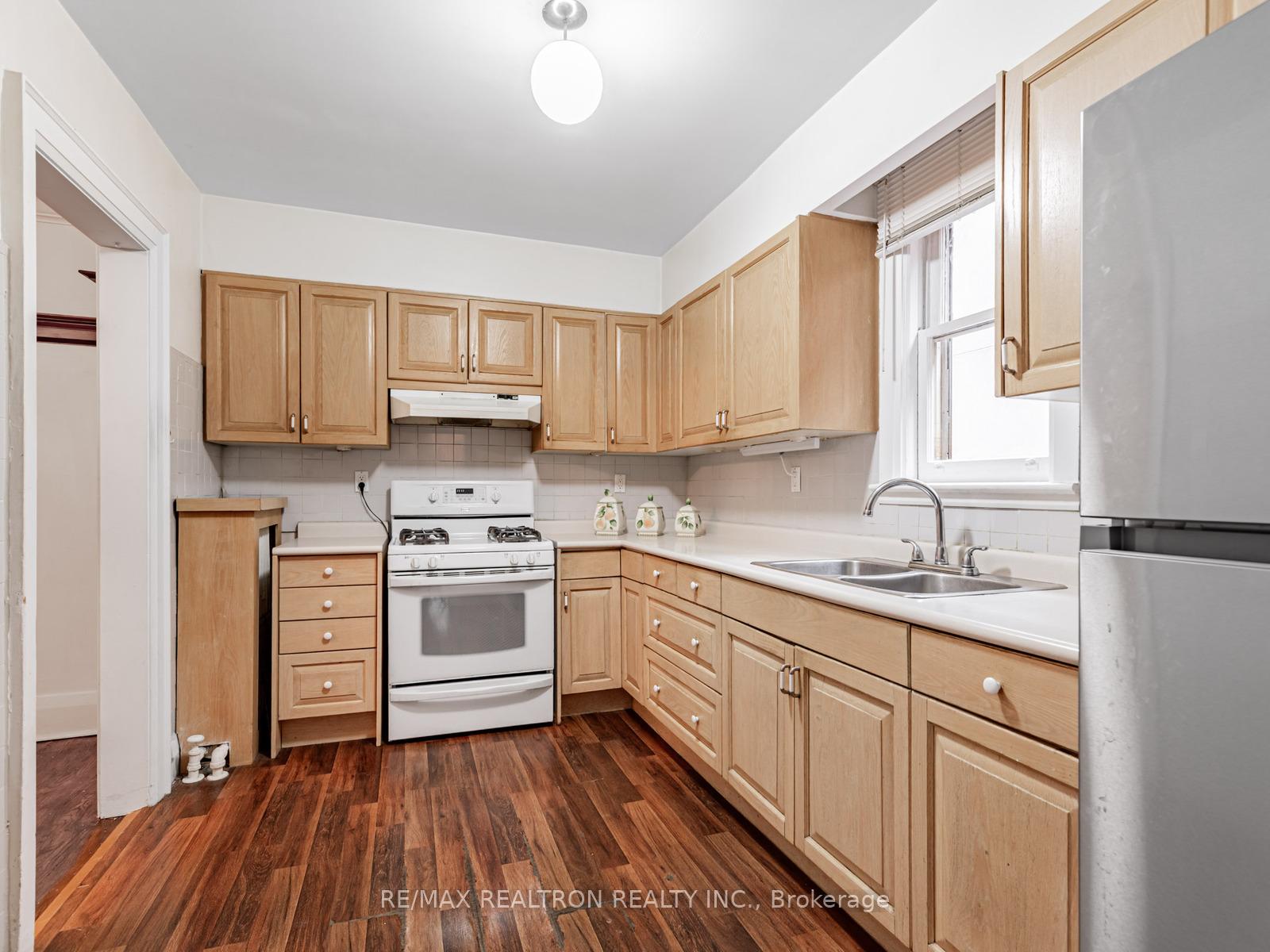 Photo 11 of 149 Eastbourne Avenue, Toronto, Yonge-Eglinton — HOMEH