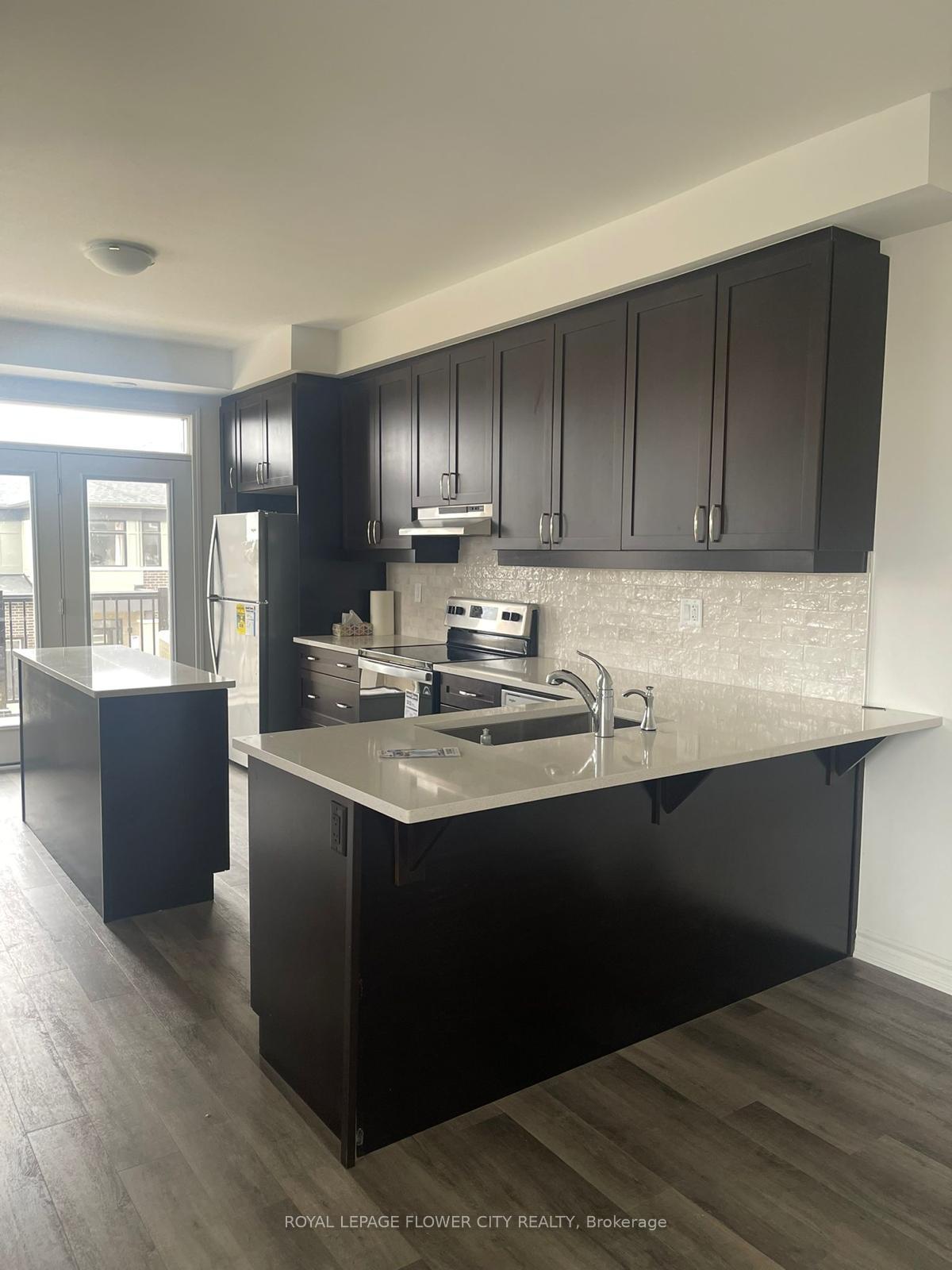 Photo 4 of 93 Keppel Circle, Brampton, Northwest Brampton — HOMEH