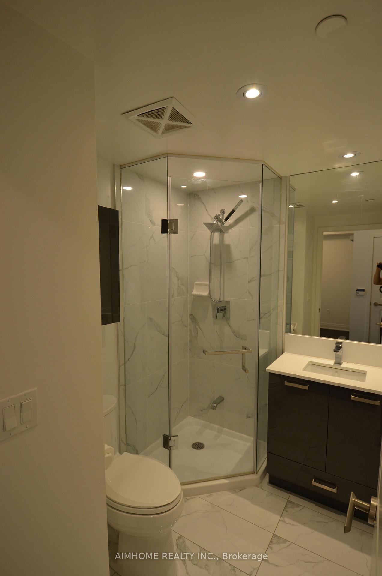 Photo 4 of Unit 2202, 99 Broadway Avenue, Toronto, Mount Pleasant West — HOMEH