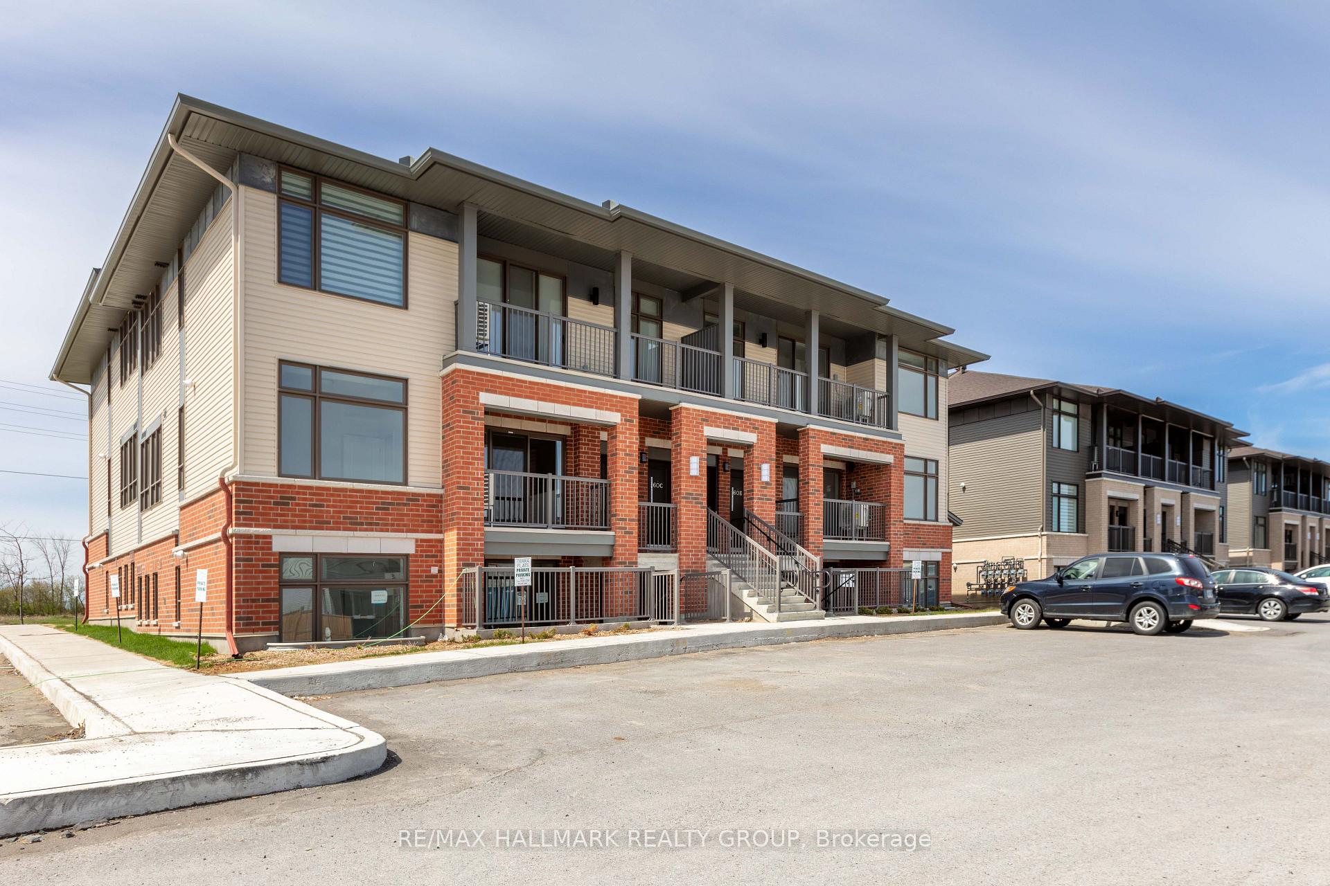 Photo 2 of Unit A, 60 Jaguar Private, Ottawa, Kanata - Emerald Meadows/Trailwest — HOMEH