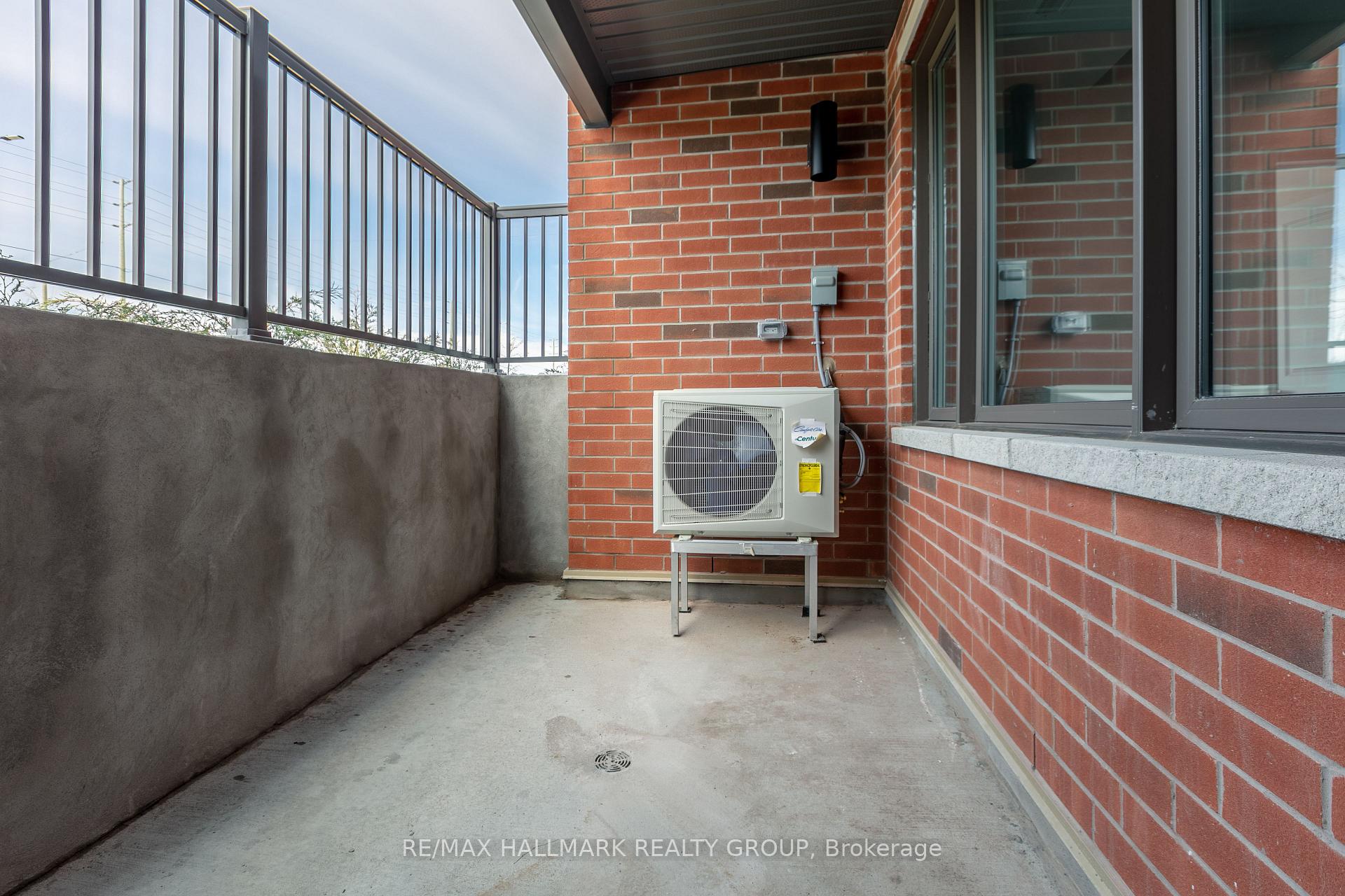 Photo 4 of Unit A, 60 Jaguar Private, Ottawa, Kanata - Emerald Meadows/Trailwest — HOMEH