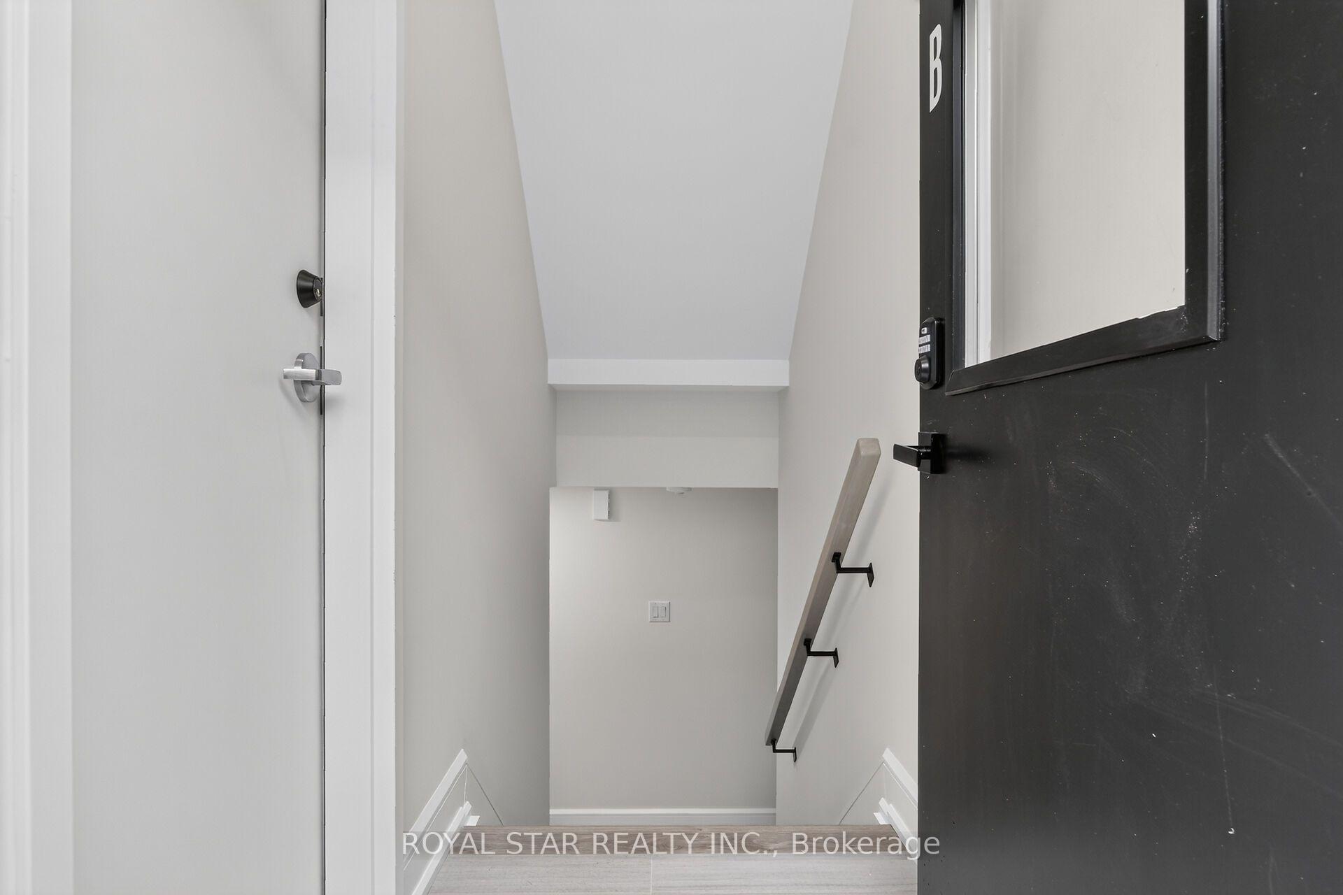Photo 4 of Unit Bsmt #B, 522 Mutual Street, Ottawa, Castle Heights — HOMEH