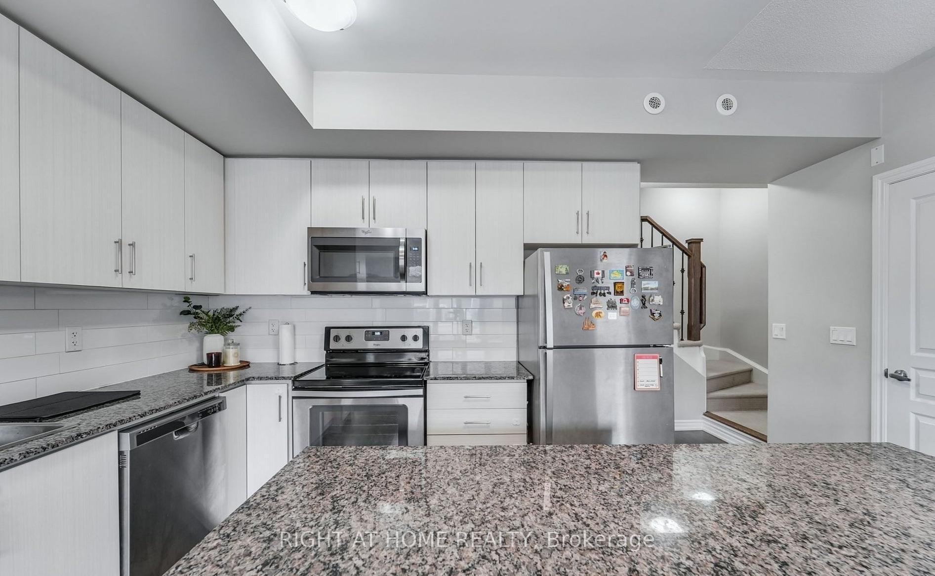 Photo 5 of Unit 7, 125 Long Branch Avenue, Etobicoke, Long Branch — HOMEH