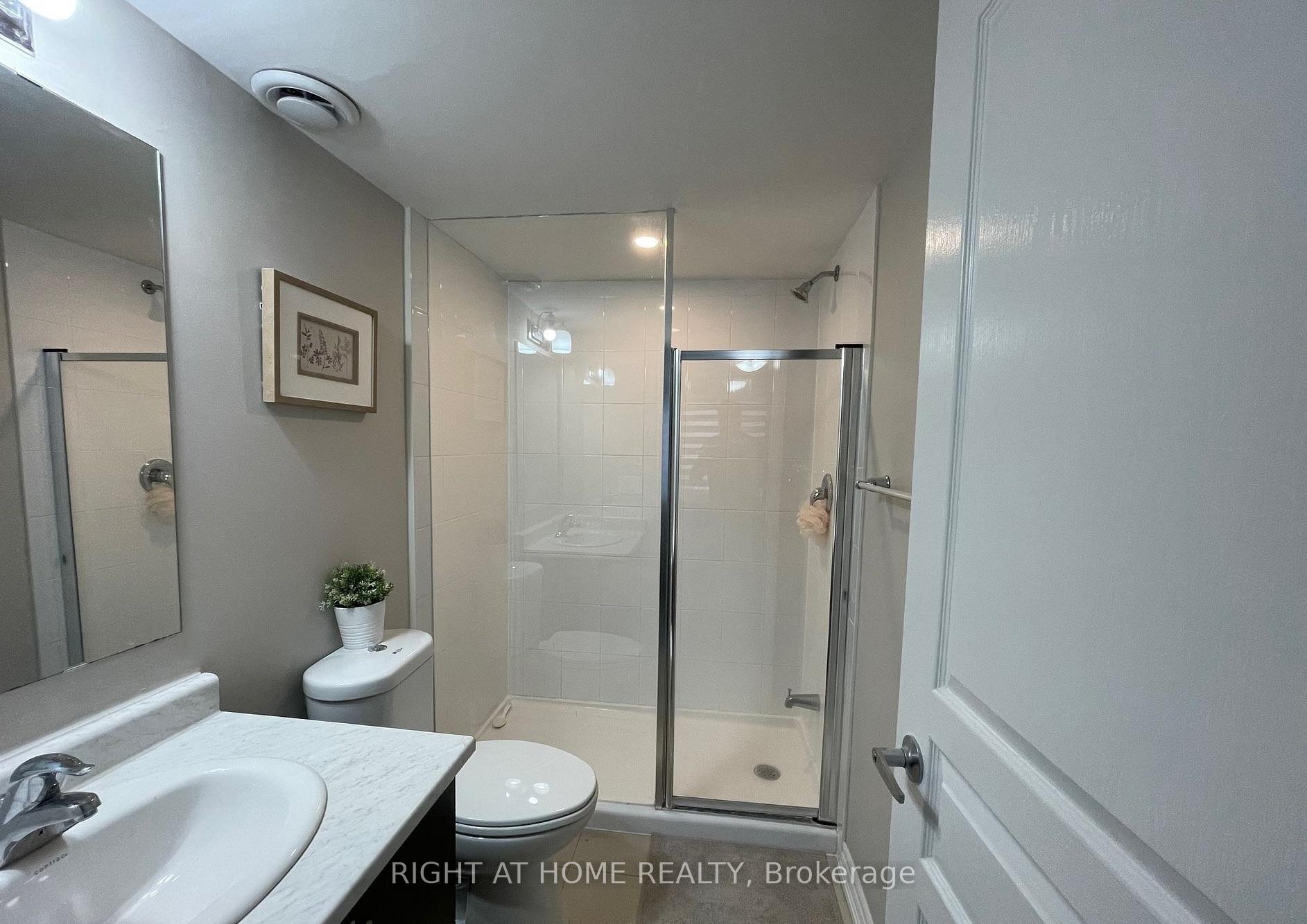 Photo 8 of Unit 7, 125 Long Branch Avenue, Etobicoke, Long Branch — HOMEH