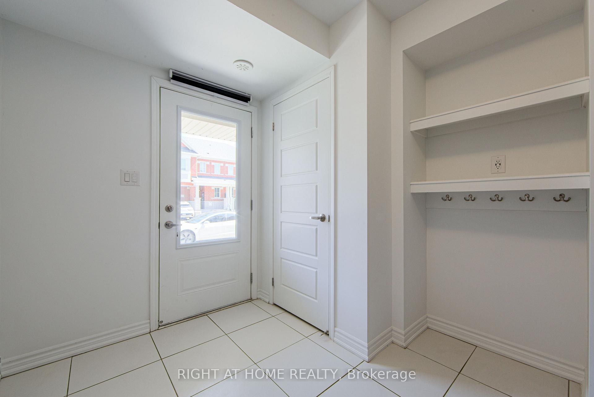 Photo 4 of 1270 Wintergreen Place, Milton, Cobban — HOMEH