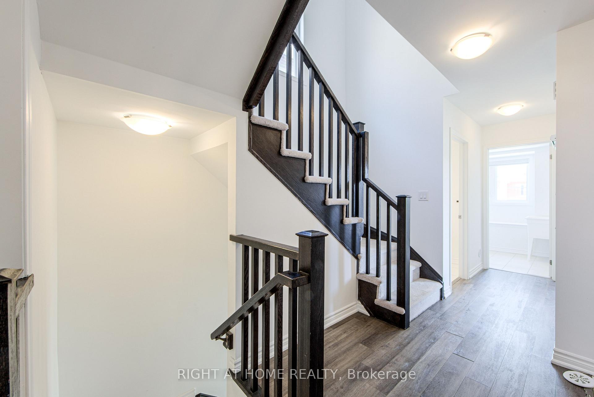 Photo 5 of 1270 Wintergreen Place, Milton, Cobban — HOMEH