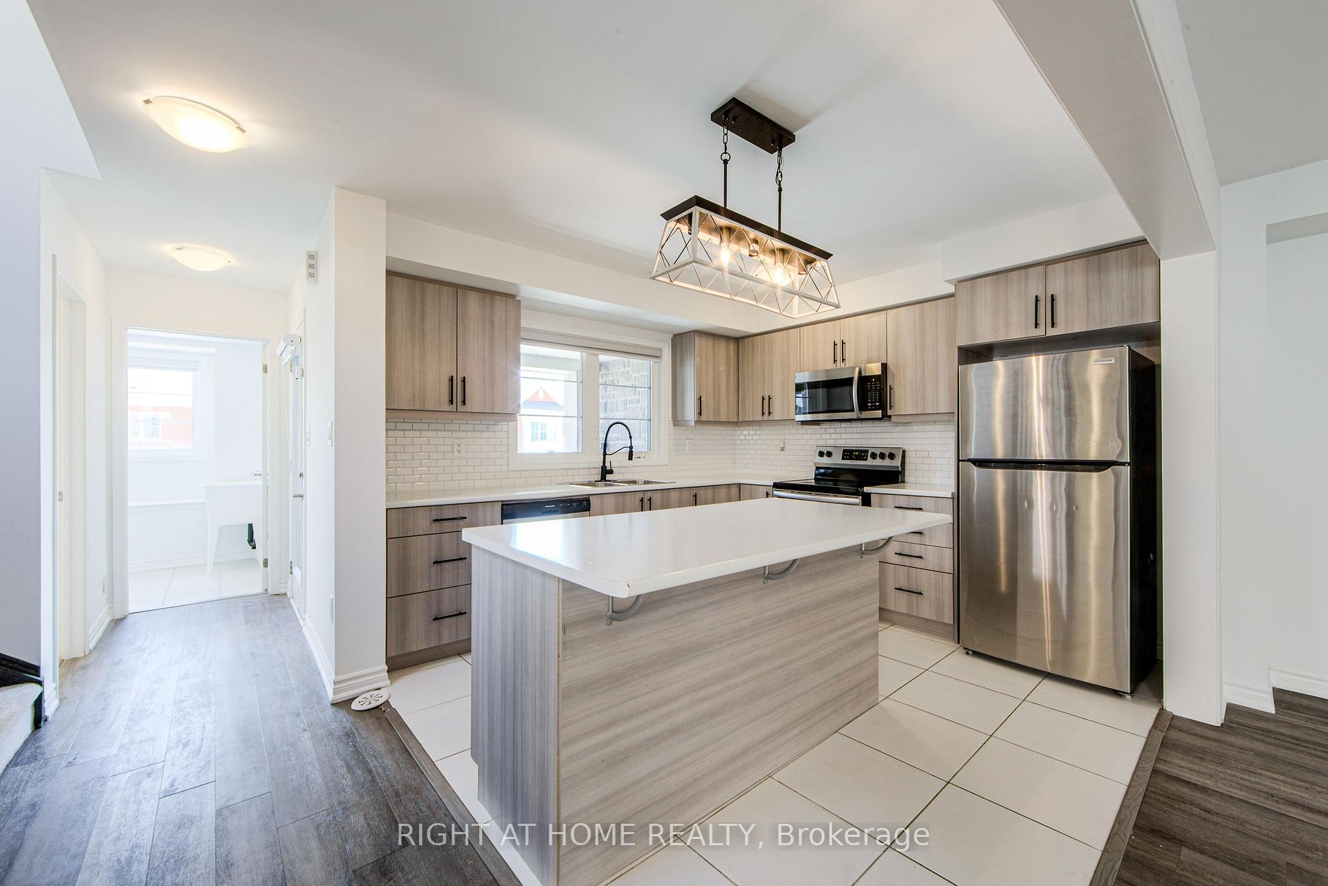 Photo 8 of 1270 Wintergreen Place, Milton, Cobban — HOMEH