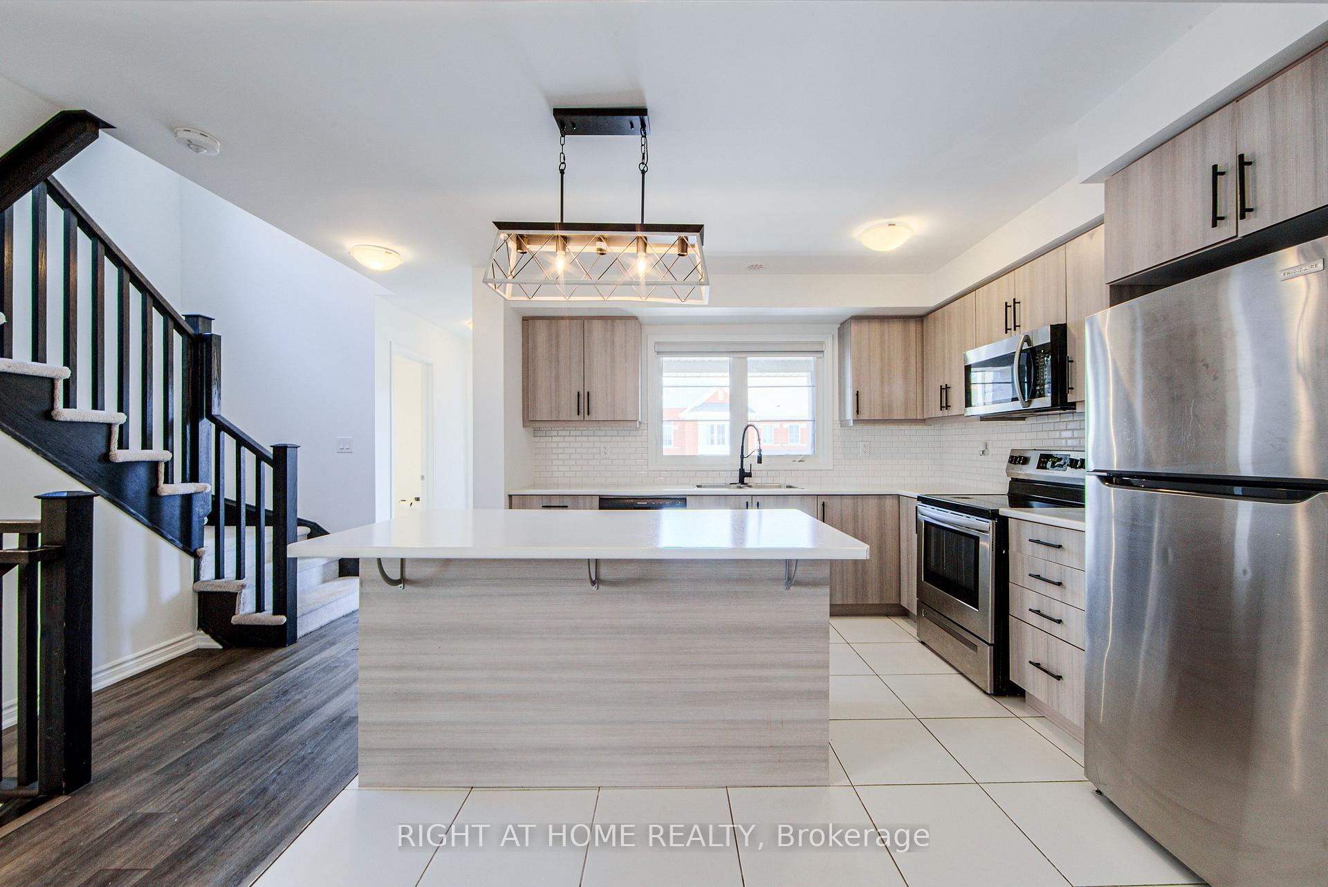 Photo 13 of 1270 Wintergreen Place, Milton, Cobban — HOMEH