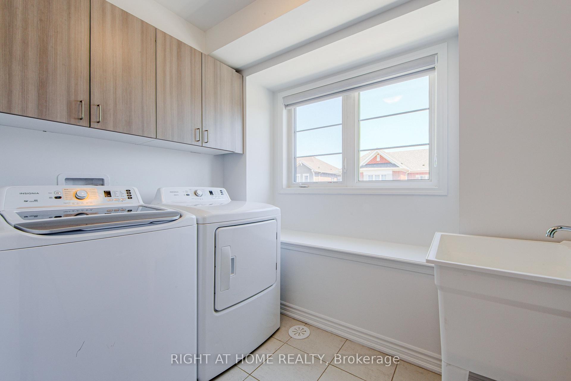 Photo 14 of 1270 Wintergreen Place, Milton, Cobban — HOMEH