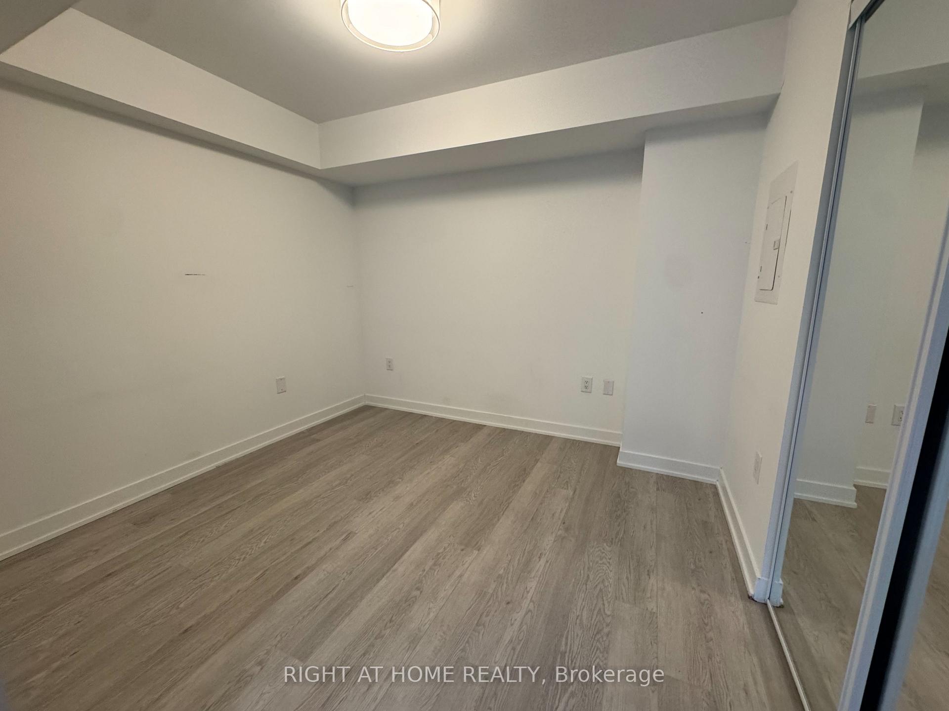 Photo 4 of Unit 326, 3 Strathgowan Avenue, Toronto, Lawrence Park South — HOMEH