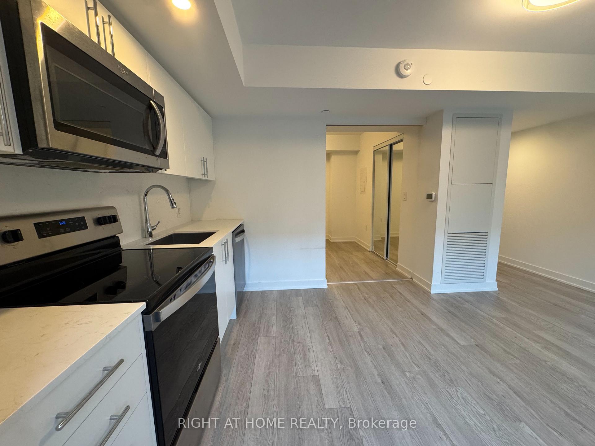 Photo 5 of Unit 326, 3 Strathgowan Avenue, Toronto, Lawrence Park South — HOMEH