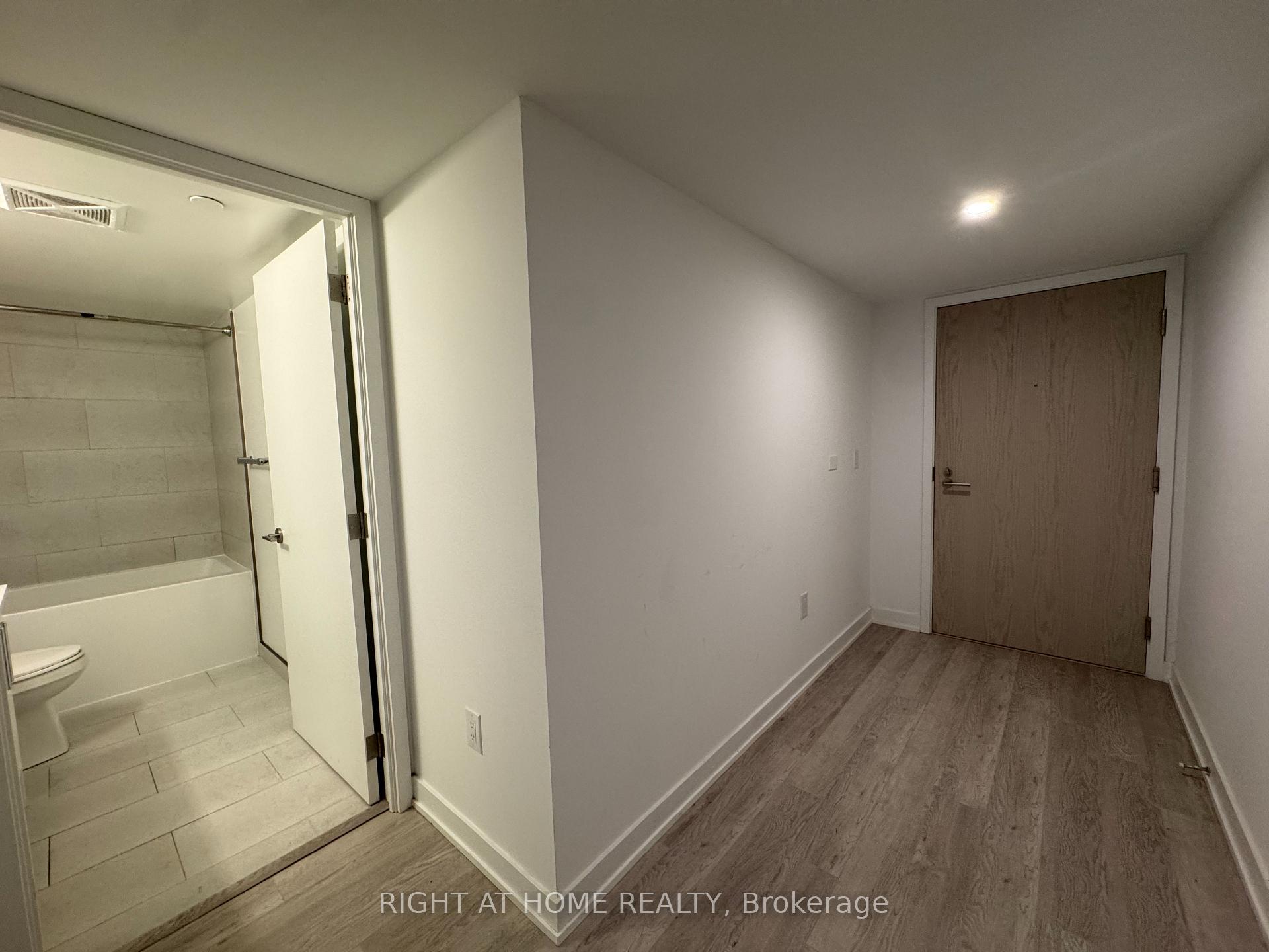 Photo 13 of Unit 326, 3 Strathgowan Avenue, Toronto, Lawrence Park South — HOMEH