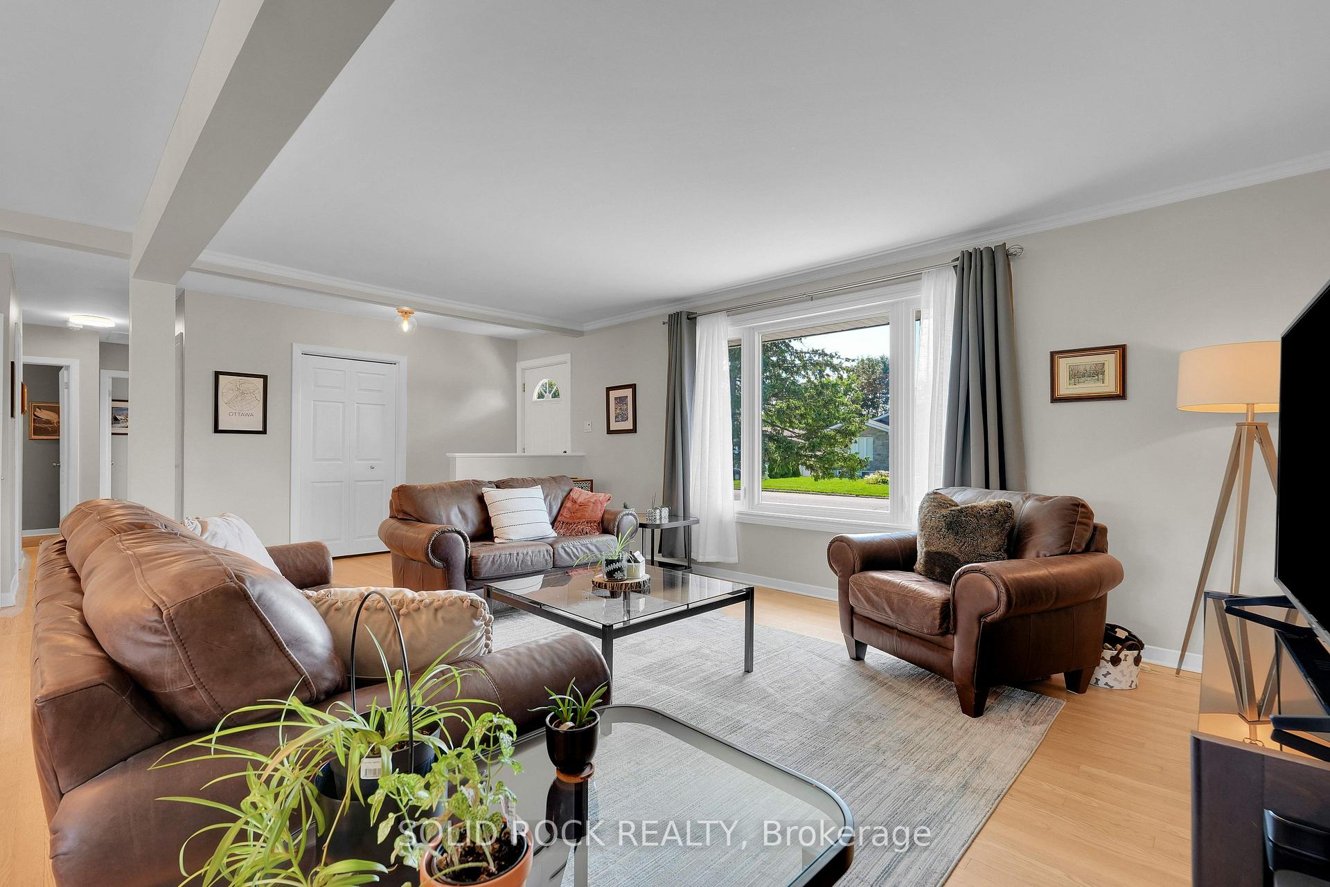 Photo 6 of 9 Stanwood Drive, Ottawa, Meadowlands/Crestview — HOMEH
