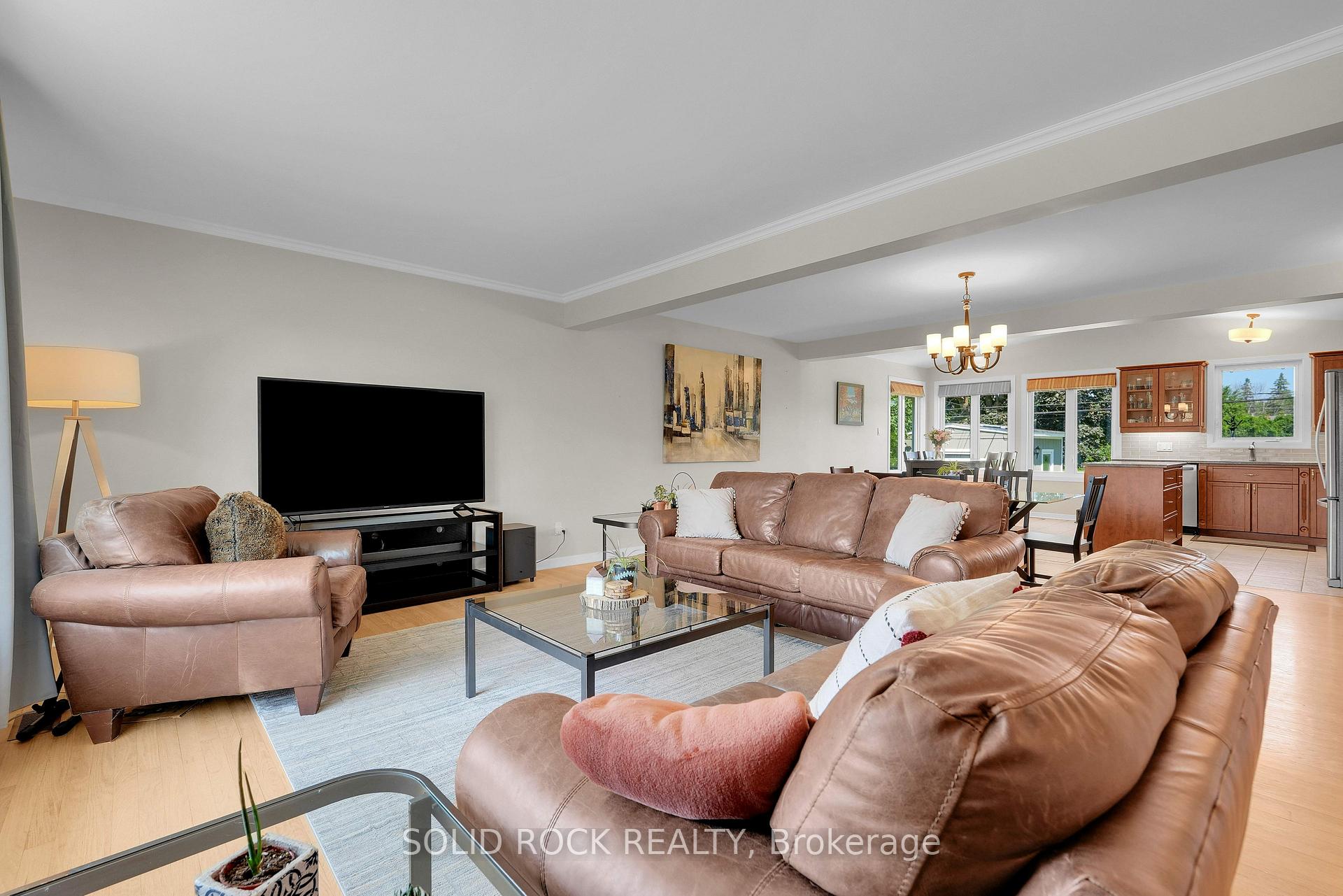 Photo 7 of 9 Stanwood Drive, Ottawa, Meadowlands/Crestview — HOMEH