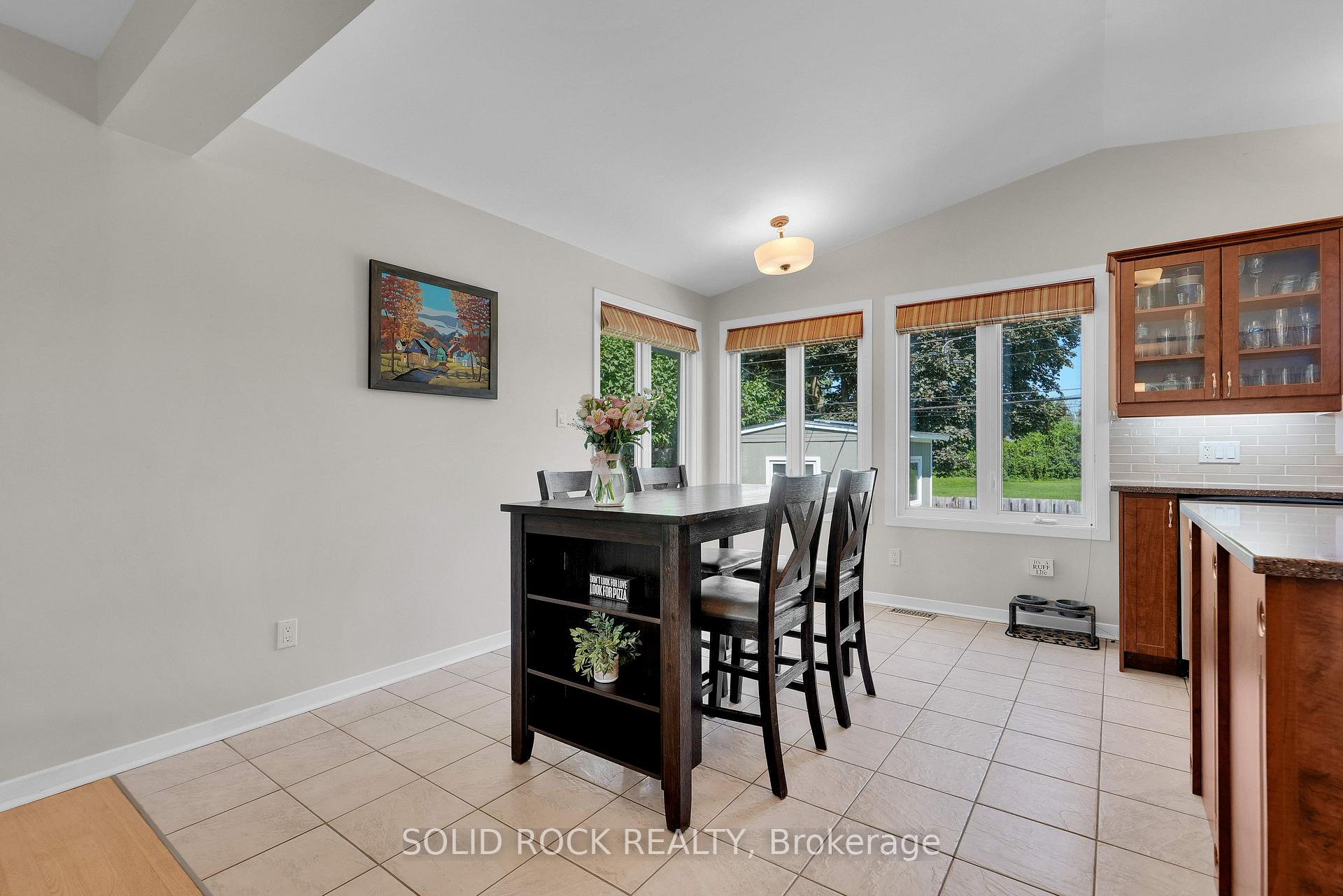 Photo 9 of 9 Stanwood Drive, Ottawa, Meadowlands/Crestview — HOMEH