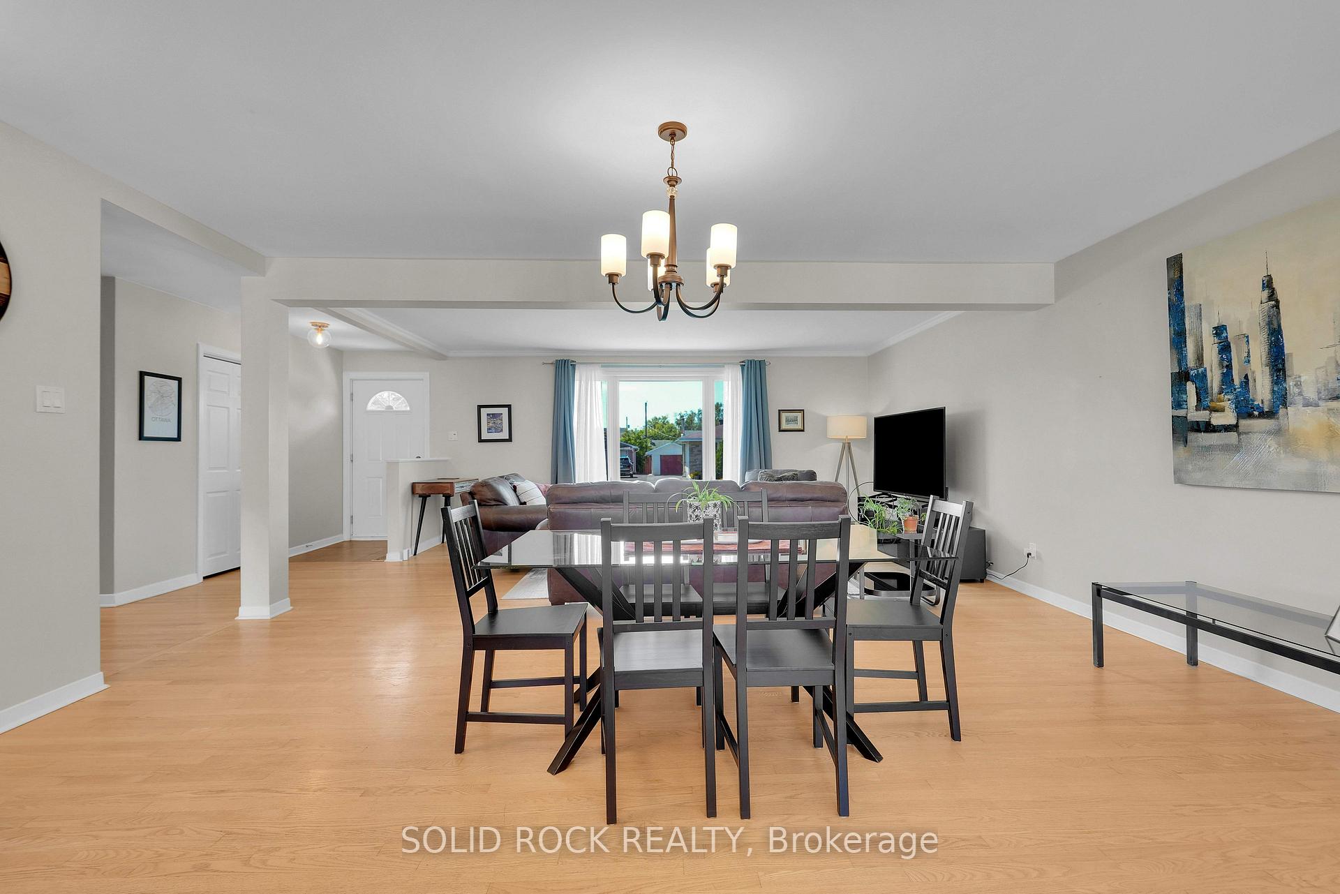 Photo 10 of 9 Stanwood Drive, Ottawa, Meadowlands/Crestview — HOMEH