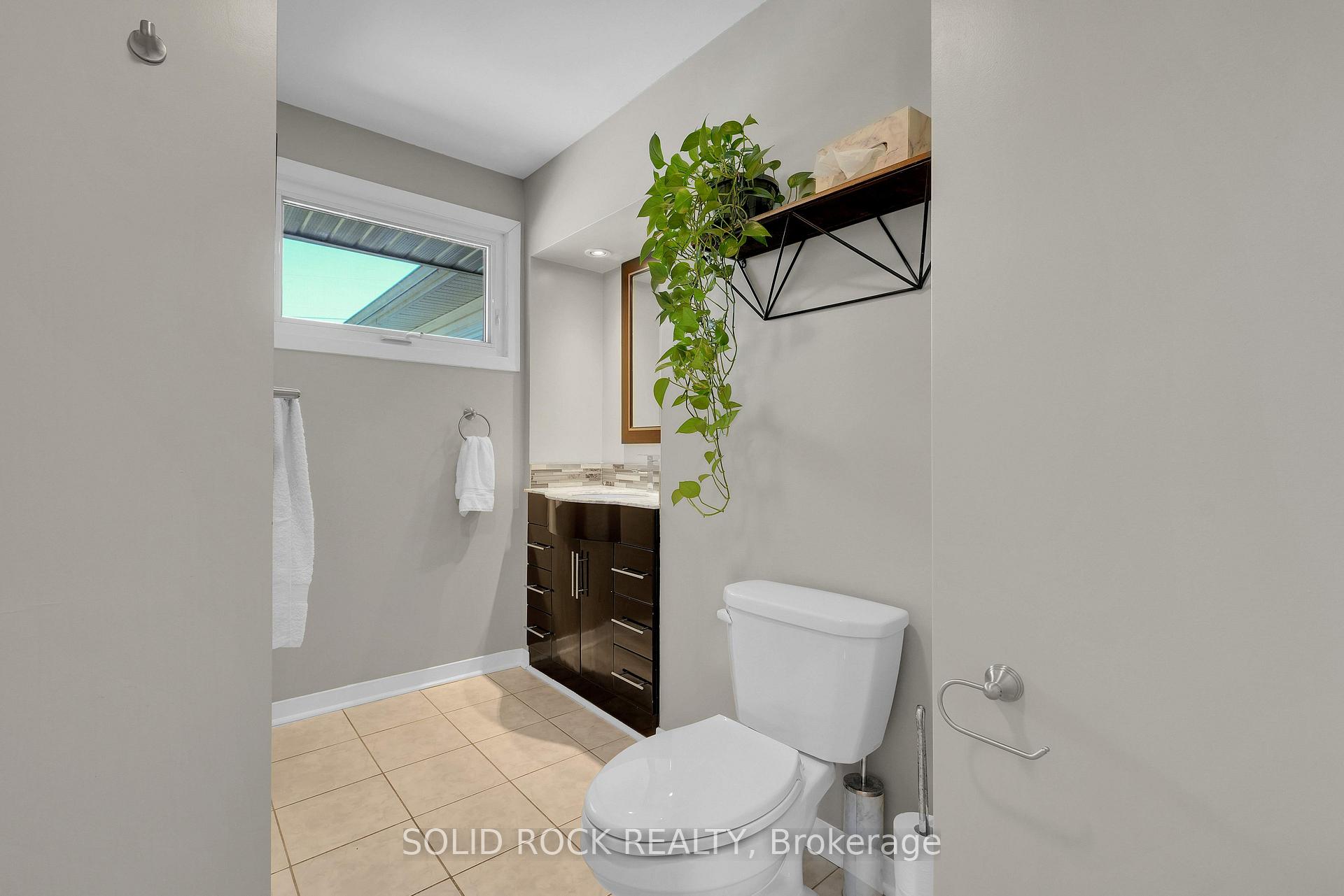 Photo 11 of 9 Stanwood Drive, Ottawa, Meadowlands/Crestview — HOMEH