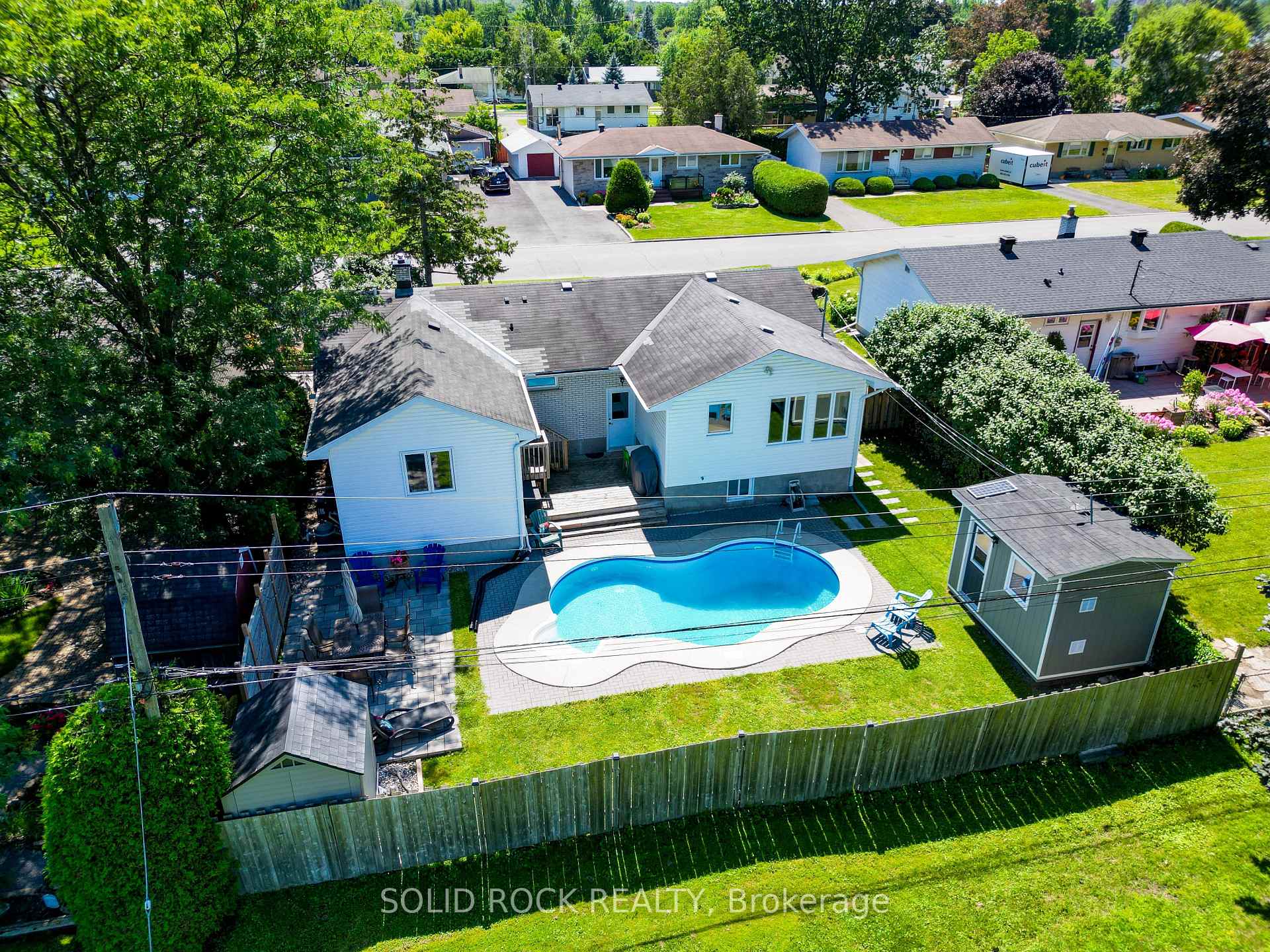 Photo 36 of 9 Stanwood Drive, Ottawa, Meadowlands/Crestview — HOMEH