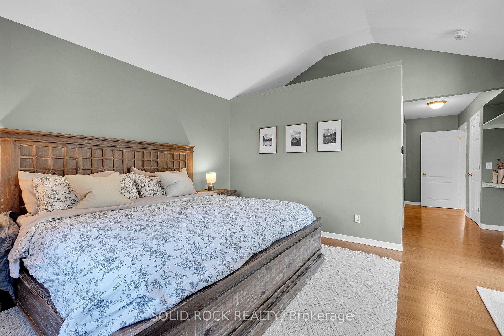 Photo 19 of 9 Stanwood Drive, Ottawa, Meadowlands/Crestview — HOMEH
