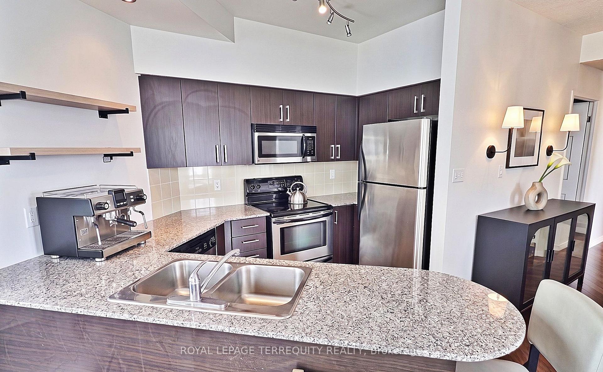 Photo 4 of Unit 1812, 230 Queens Quay W, Toronto, Waterfront Communities — HOMEH