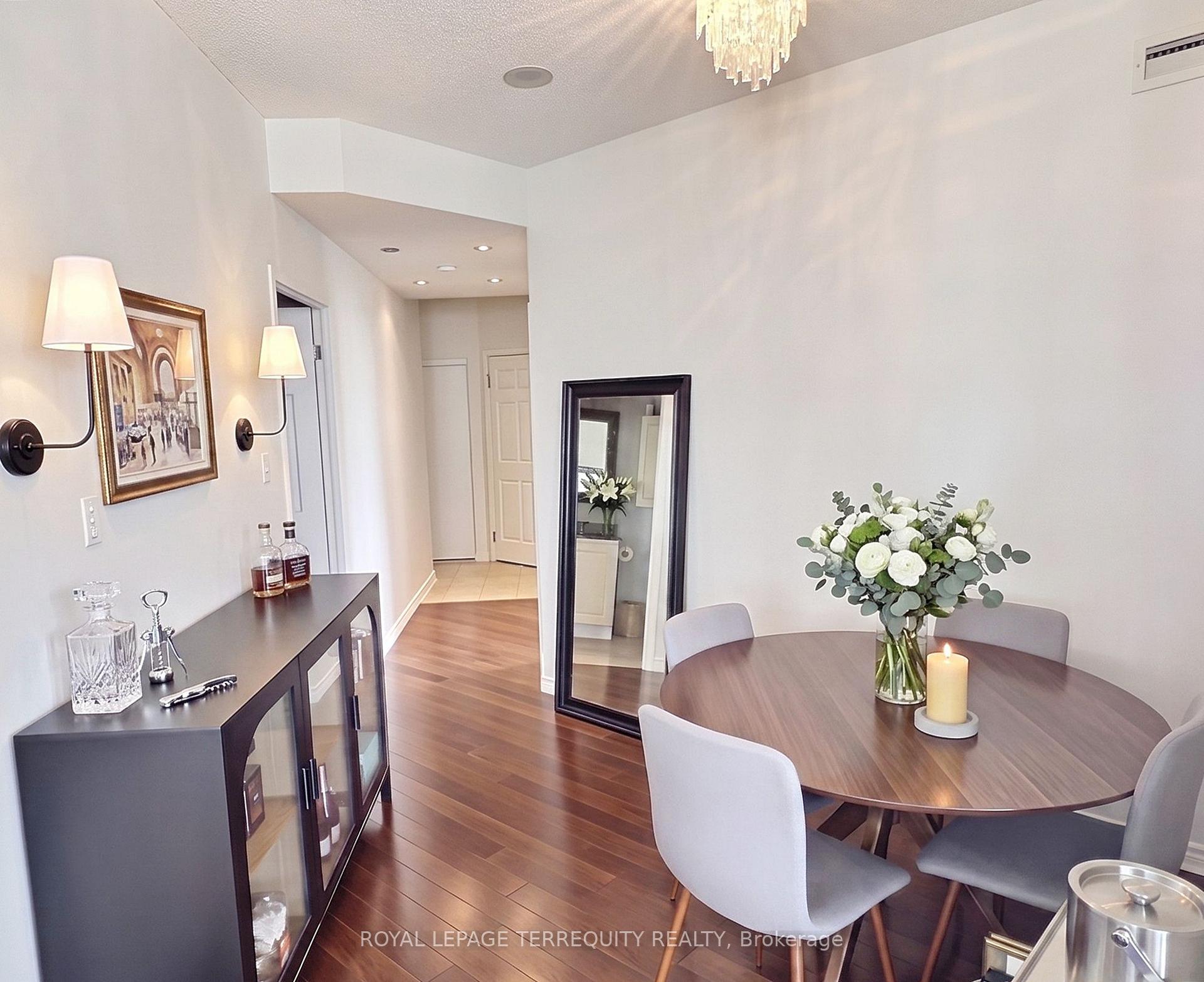 Photo 5 of Unit 1812, 230 Queens Quay W, Toronto, Waterfront Communities — HOMEH