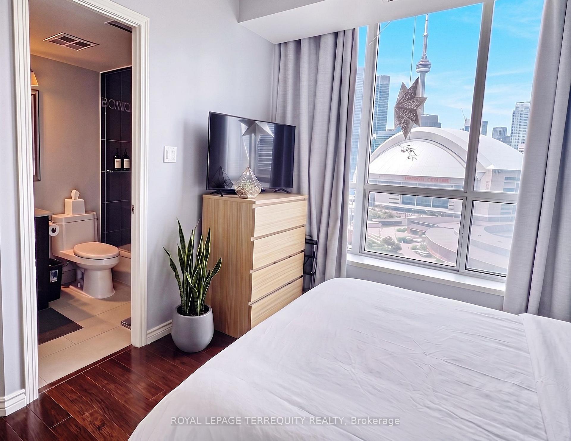 Photo 7 of Unit 1812, 230 Queens Quay W, Toronto, Waterfront Communities — HOMEH
