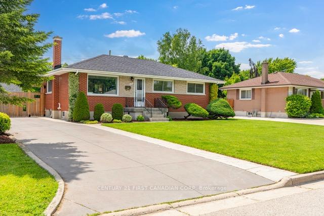 Photo 2 of Unit LOWER, 216 Irving Place, London, East D — HOMEH