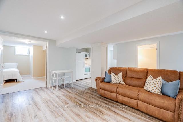 Photo 4 of Unit LOWER, 216 Irving Place, London, East D — HOMEH