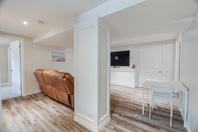 Photo 6 of Unit LOWER, 216 Irving Place, London, East D — HOMEH