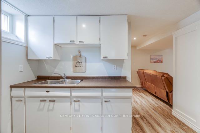 Photo 8 of Unit LOWER, 216 Irving Place, London, East D — HOMEH