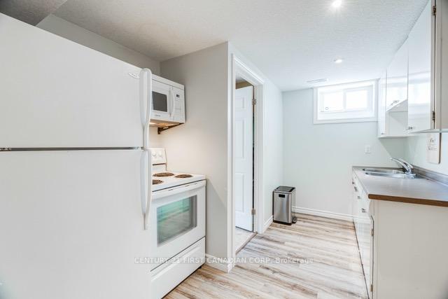 Photo 10 of Unit LOWER, 216 Irving Place, London, East D — HOMEH