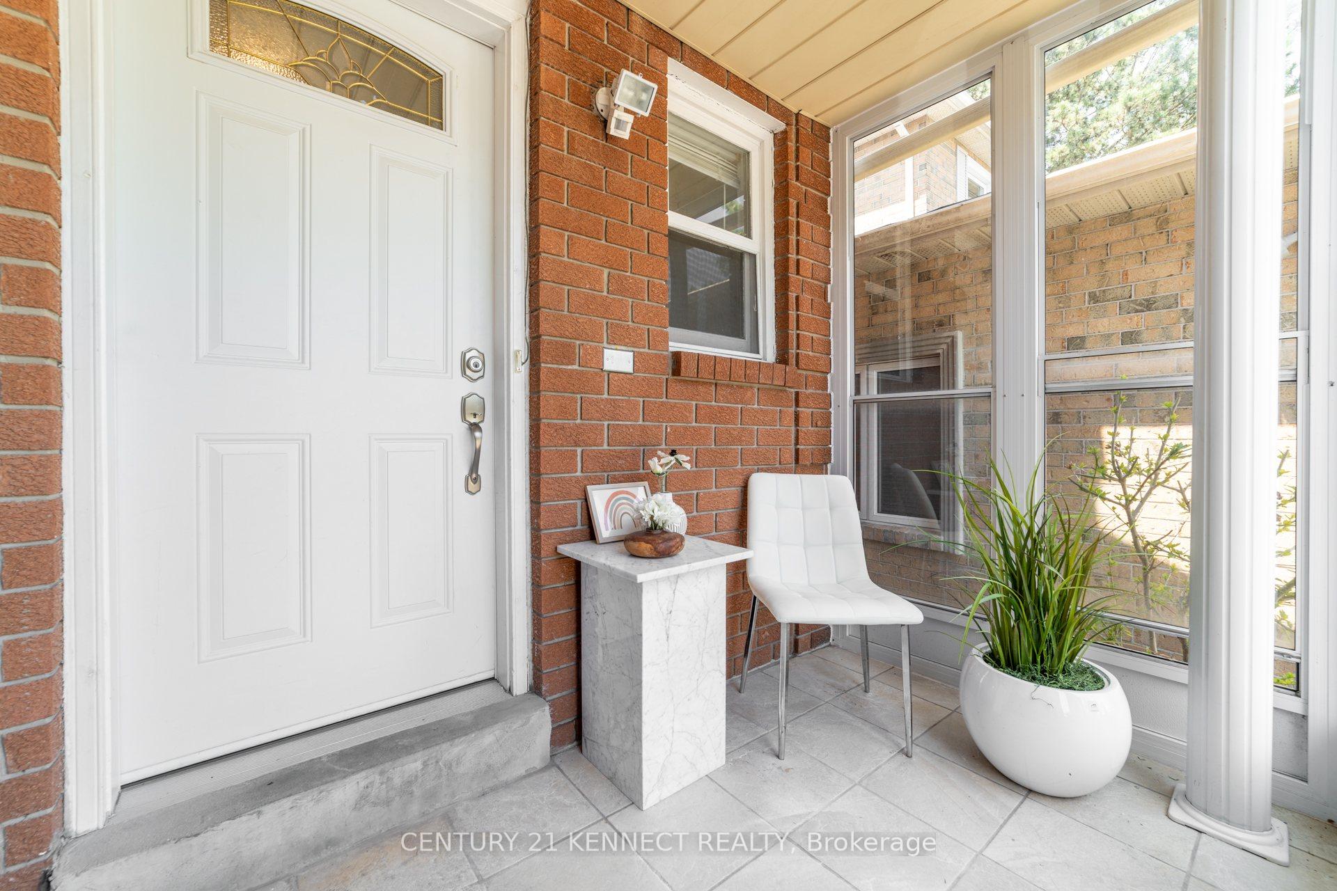 Photo 3 of 470 Brownridge Drive, Vaughan, Brownridge — HOMEH