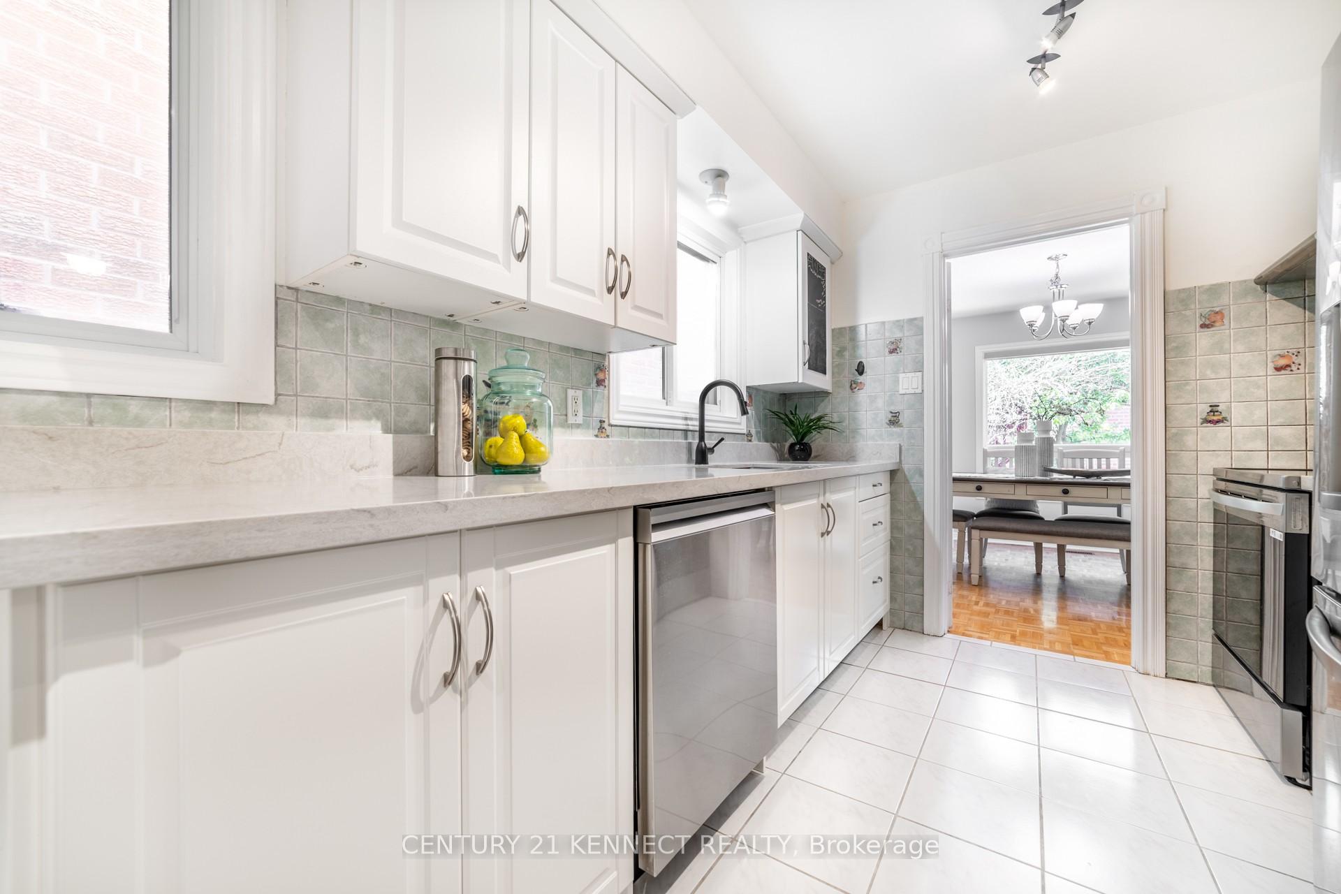 Photo 24 of 470 Brownridge Drive, Vaughan, Brownridge — HOMEH
