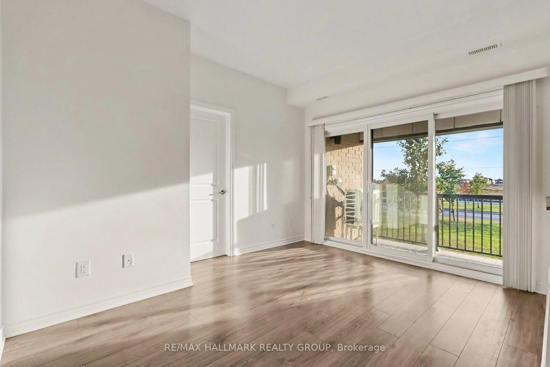 Photo 6 of Unit K, 50 Jaguar Private, Ottawa, Kanata - Emerald Meadows/Trailwest — HOMEH