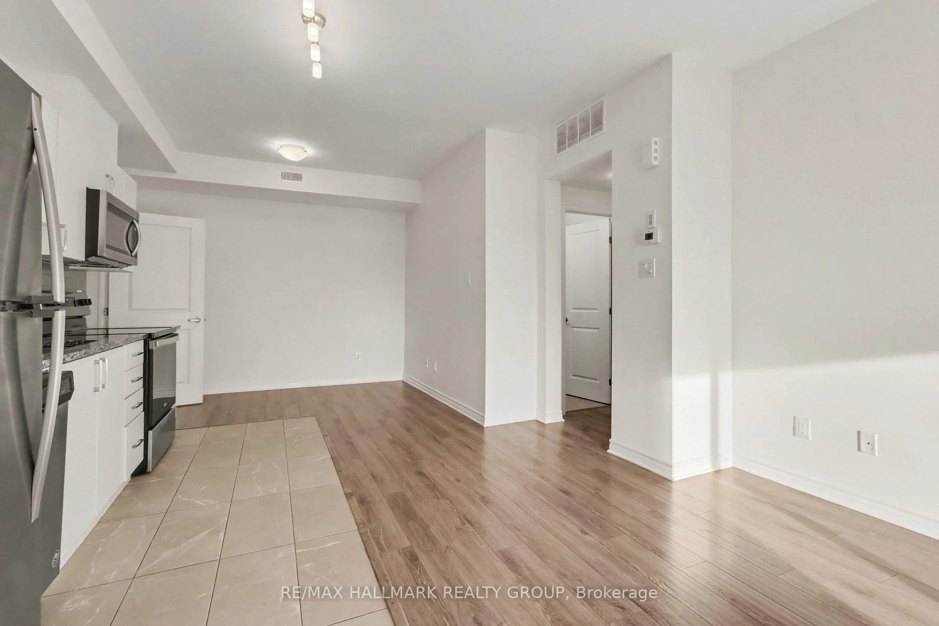 Photo 8 of Unit K, 50 Jaguar Private, Ottawa, Kanata - Emerald Meadows/Trailwest — HOMEH