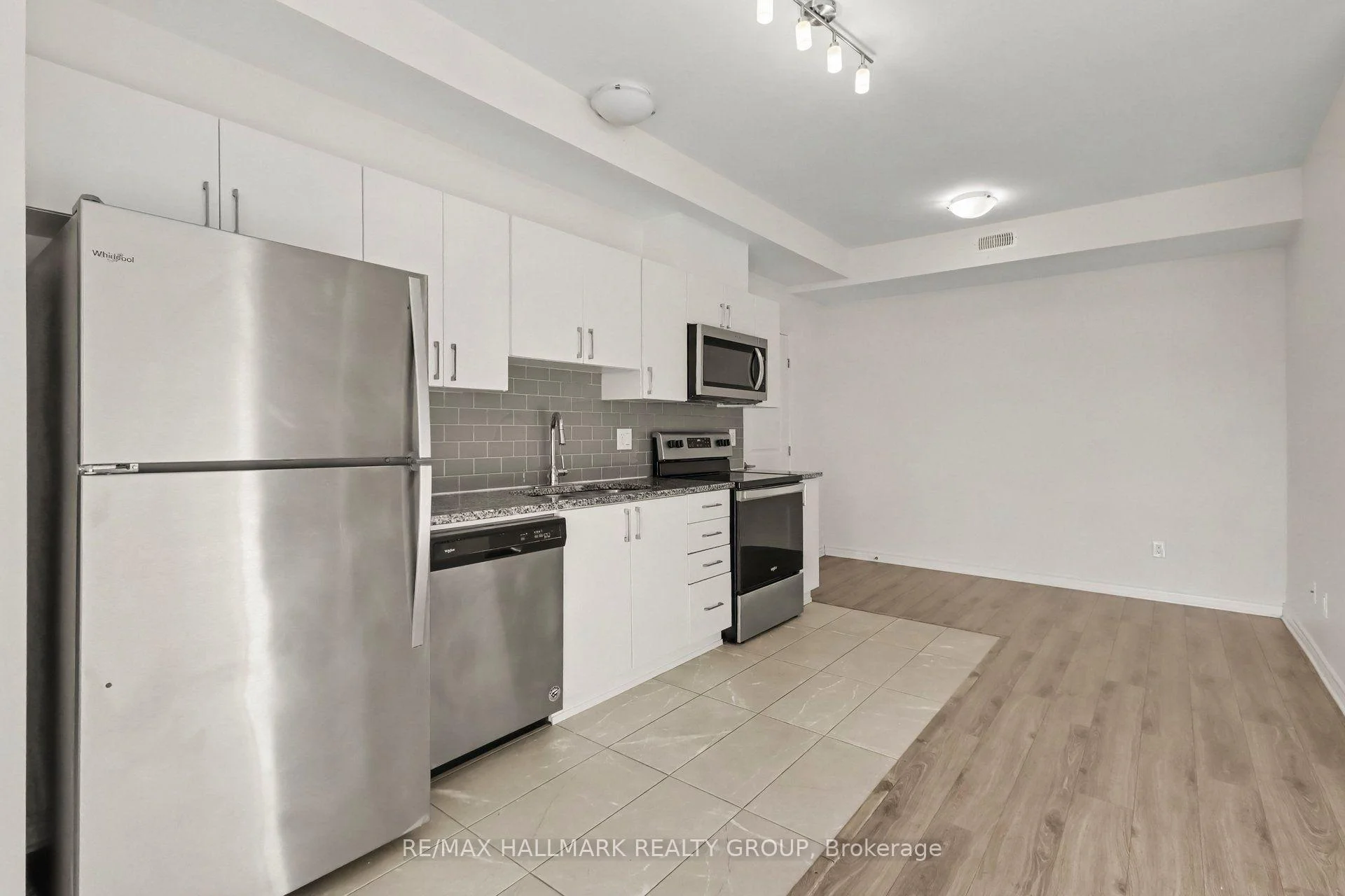 Photo 10 of Unit K, 50 Jaguar Private, Ottawa, Kanata - Emerald Meadows/Trailwest — HOMEH