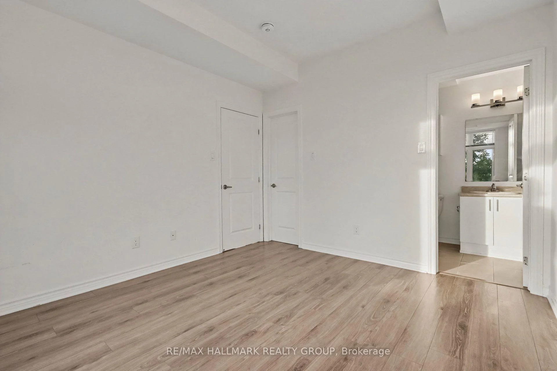 Photo 16 of Unit K, 50 Jaguar Private, Ottawa, Kanata - Emerald Meadows/Trailwest — HOMEH