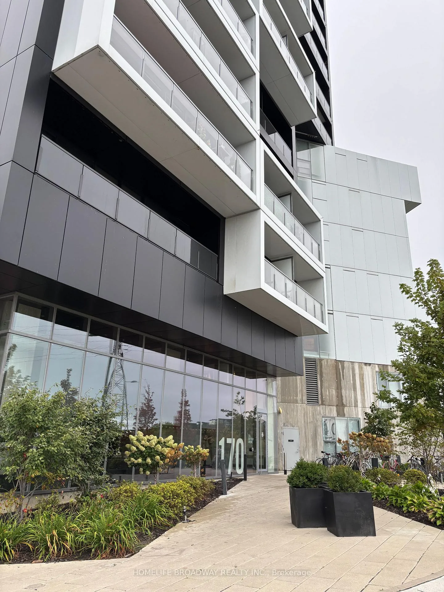 Photo 2 of Unit Th103, 170 Bayview Avenue, Toronto, Waterfront Communities — HOMEH